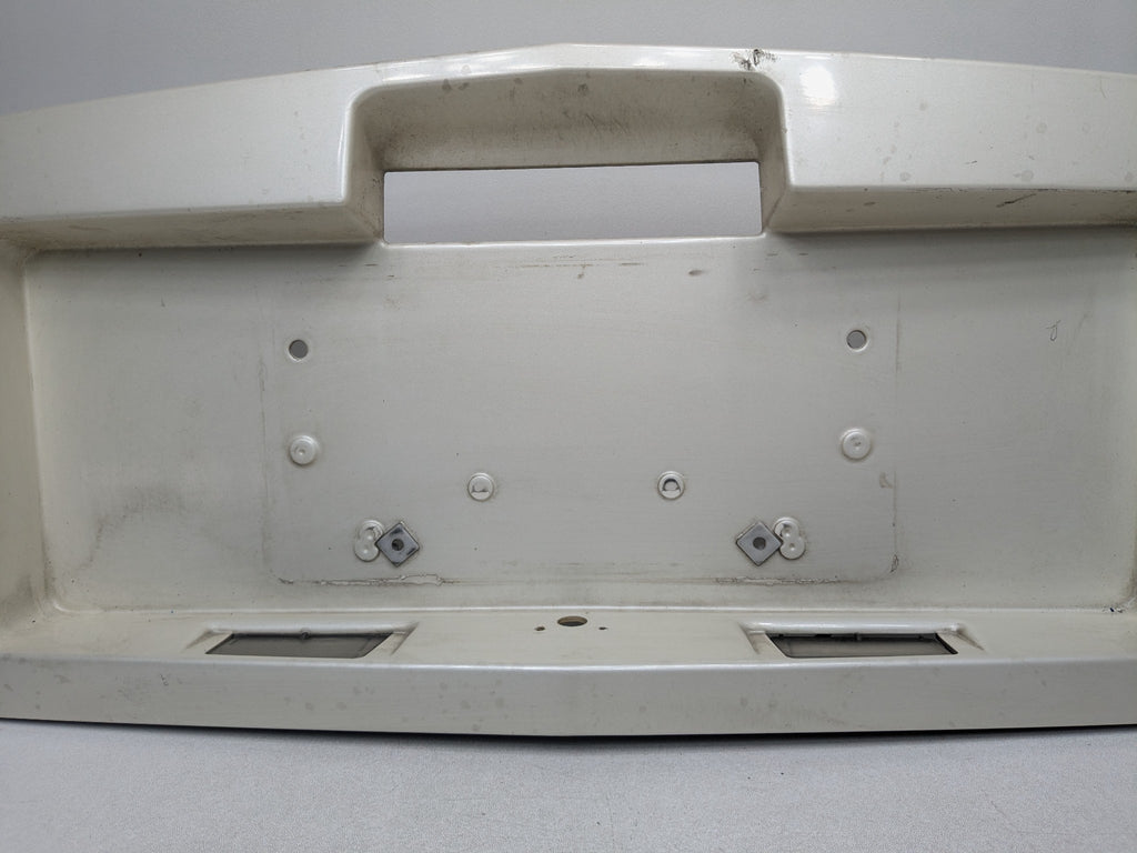 2004 - 2009 CADILLAC SRX OEM TRUNK LID LICENSE PLATE WITH REVERSE LIGHT ASSEMBLY