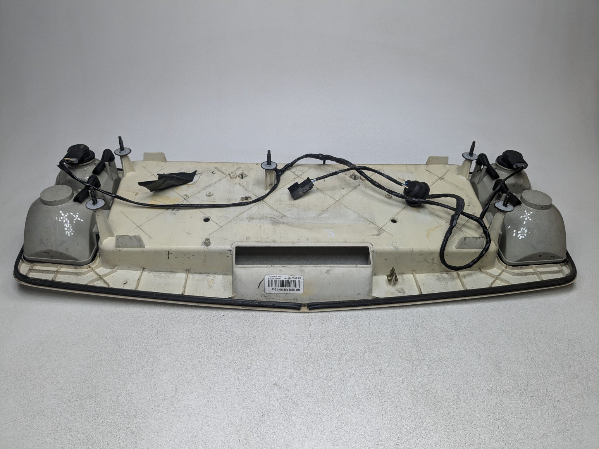 2004 - 2009 CADILLAC SRX OEM TRUNK LID LICENSE PLATE WITH REVERSE LIGHT ASSEMBLY