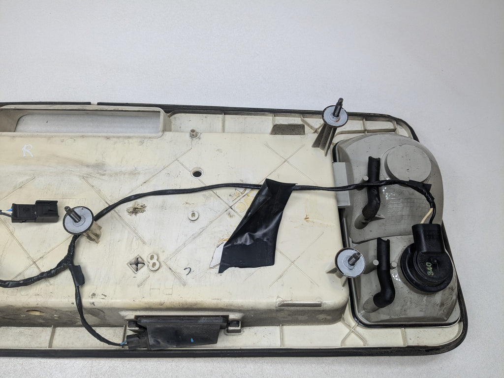 2004 - 2009 CADILLAC SRX OEM TRUNK LID LICENSE PLATE WITH REVERSE LIGHT ASSEMBLY