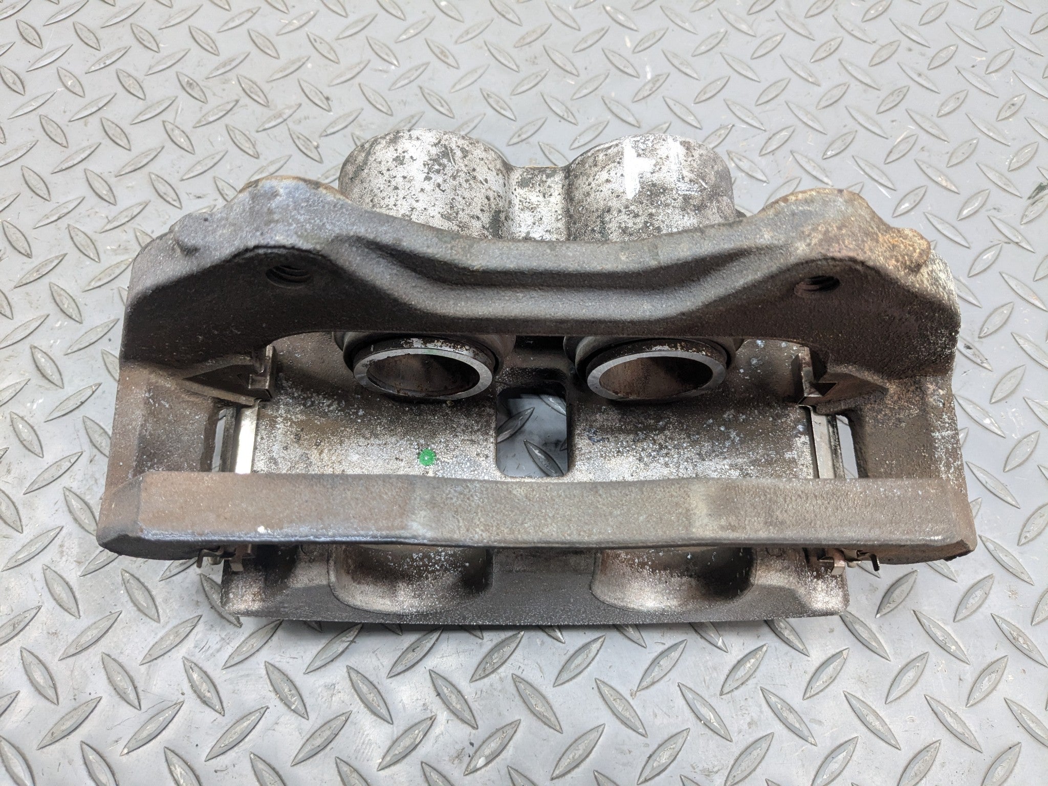 2004 - 2009 CADILLAC SRX OEM BRAKE CALIPER ASSEMBLY FRONT LEFT DRIVER SIDE