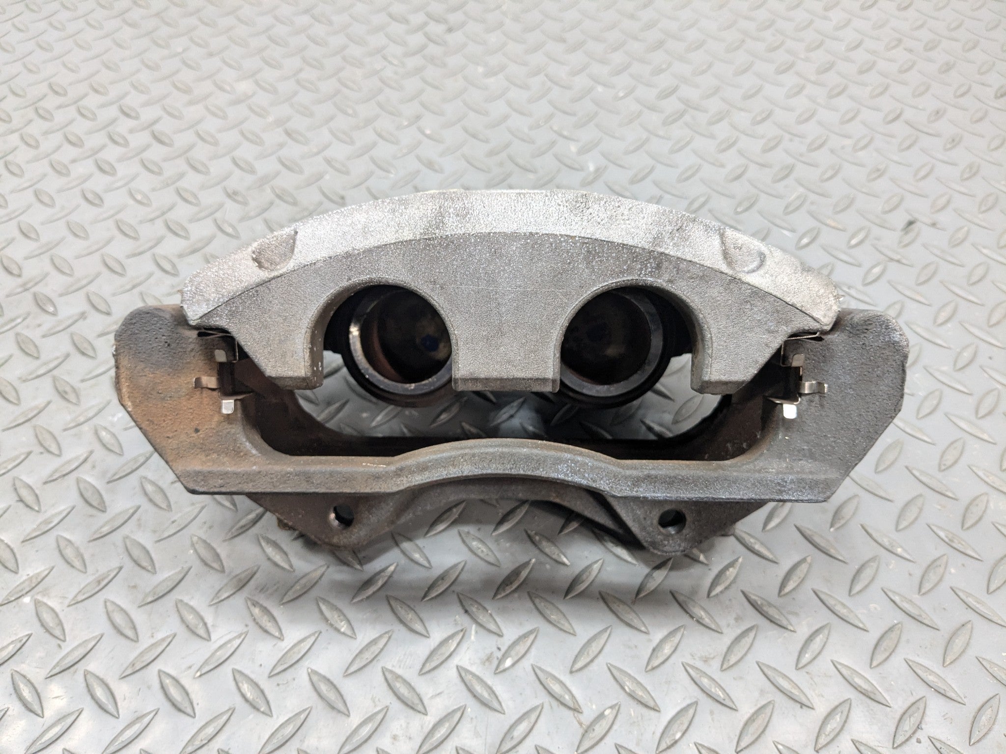 2004 - 2009 CADILLAC SRX OEM BRAKE CALIPER ASSEMBLY FRONT LEFT DRIVER SIDE
