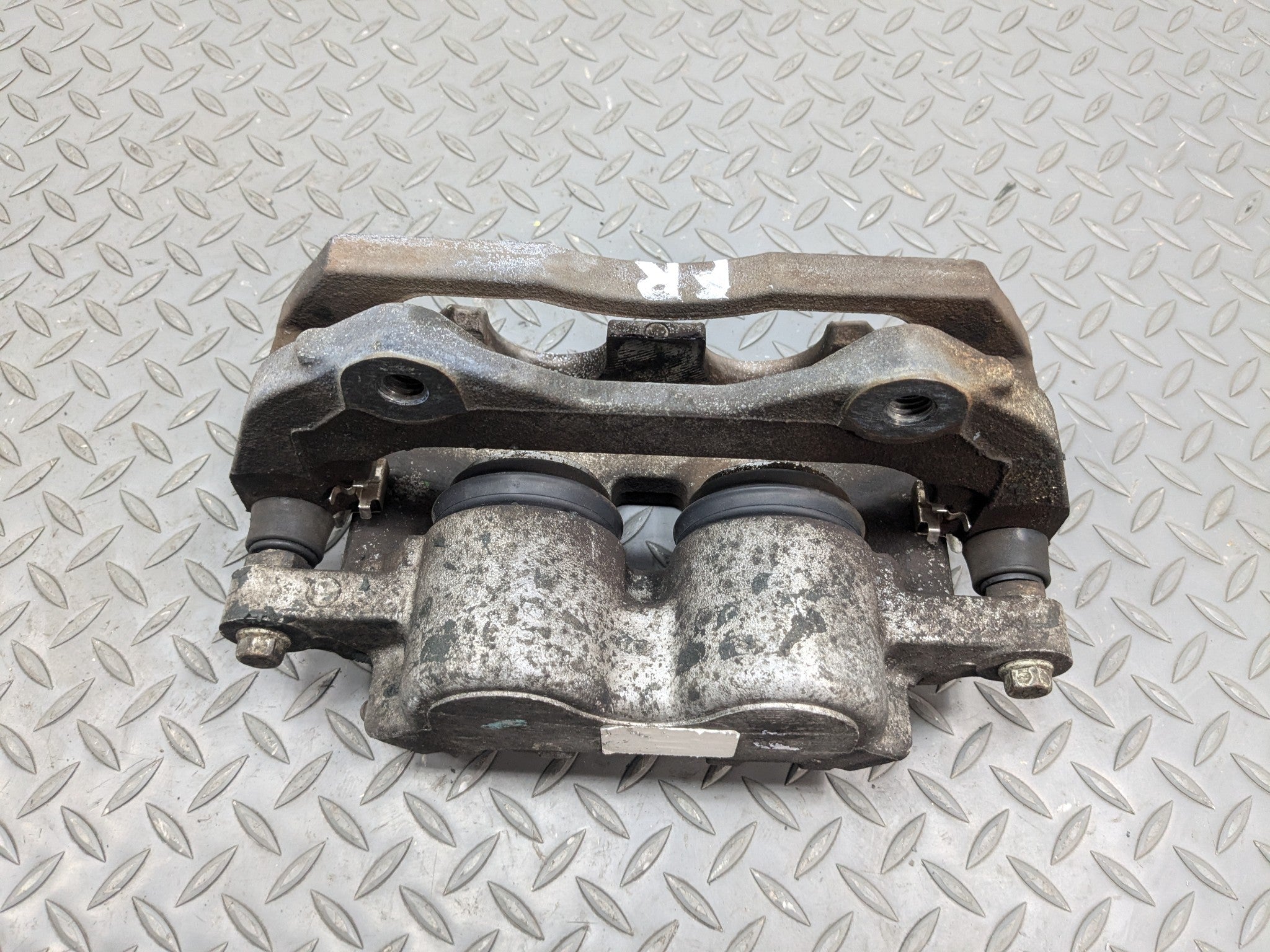 2004 - 2009 CADILLAC SRX OEM BRAKE CALIPER ASSEMBLY FRONT RIGHT PASSENGER SIDE