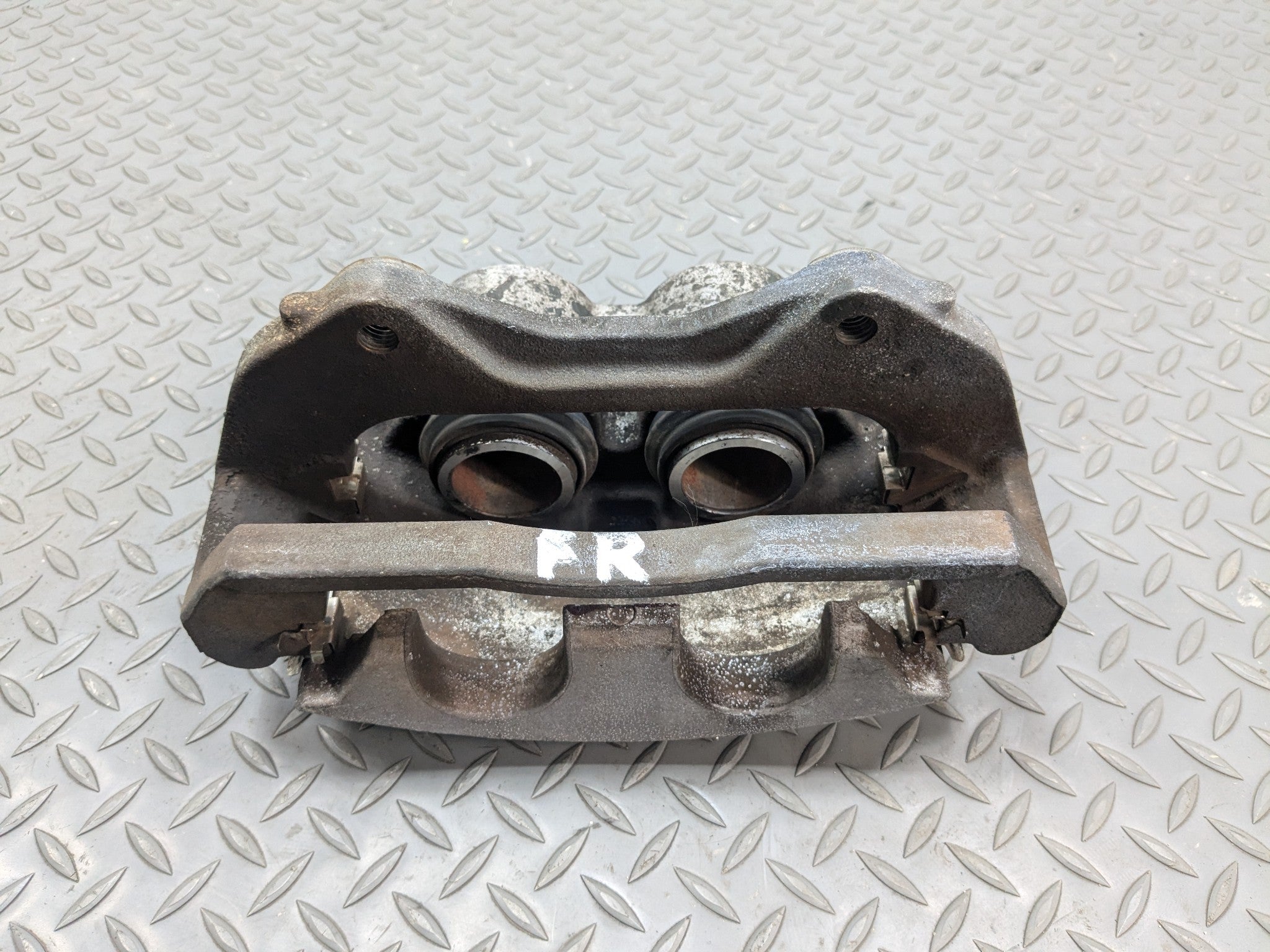 2004 - 2009 CADILLAC SRX OEM BRAKE CALIPER ASSEMBLY FRONT RIGHT PASSENGER SIDE