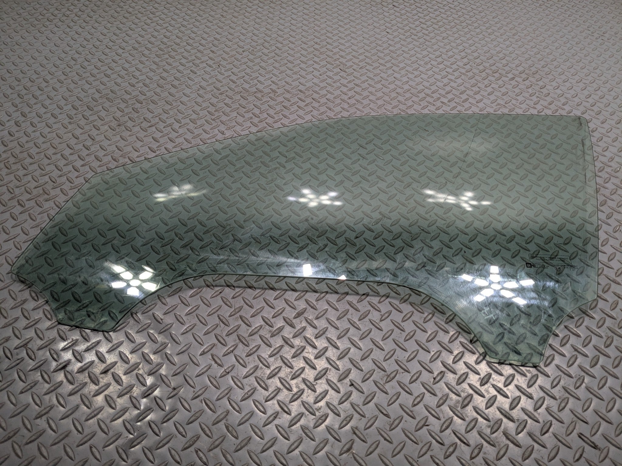 2004 - 2009 CADILLAC SRX OEM DOOR WINDOW GLASS FRONT LEFT DRIVER SIDE