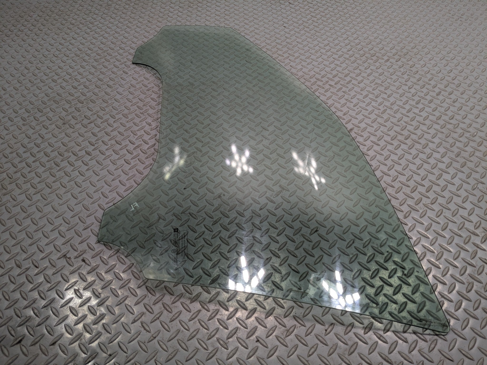 2004 - 2009 CADILLAC SRX OEM DOOR WINDOW GLASS FRONT LEFT DRIVER SIDE