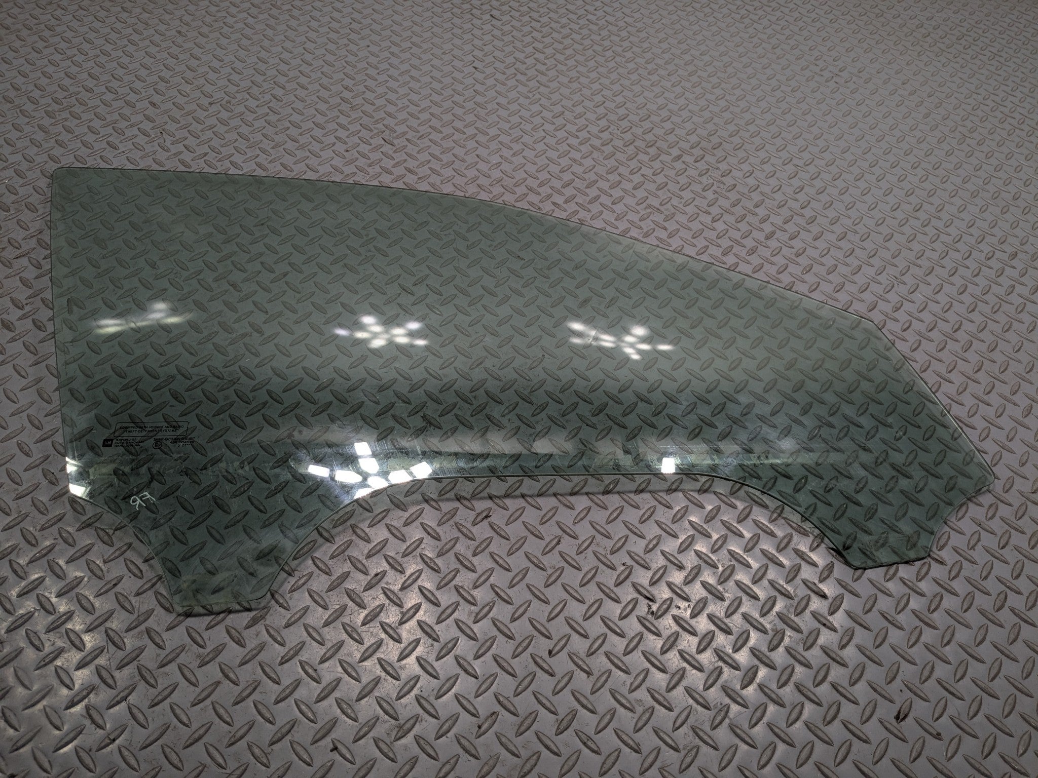 2004 - 2009 CADILLAC SRX OEM DOOR WINDOW GLASS FRONT RIGHT PASSENGER SIDE