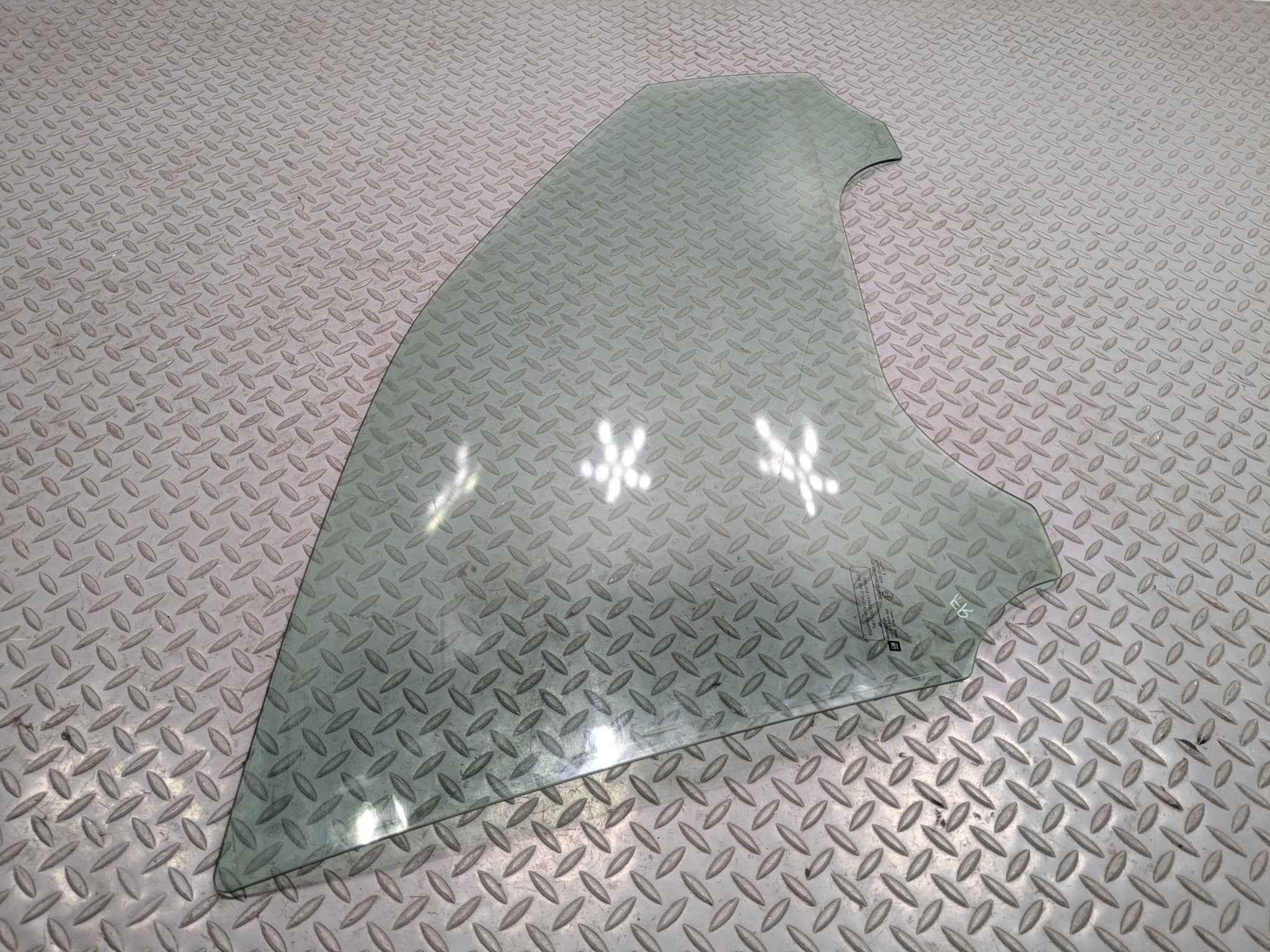 2004 - 2009 CADILLAC SRX OEM DOOR WINDOW GLASS FRONT RIGHT PASSENGER SIDE