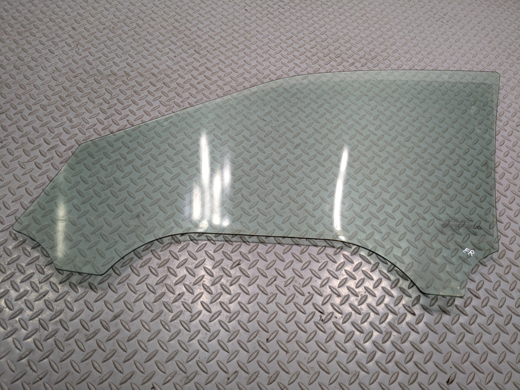 2004 - 2009 CADILLAC SRX OEM DOOR WINDOW GLASS FRONT RIGHT PASSENGER SIDE