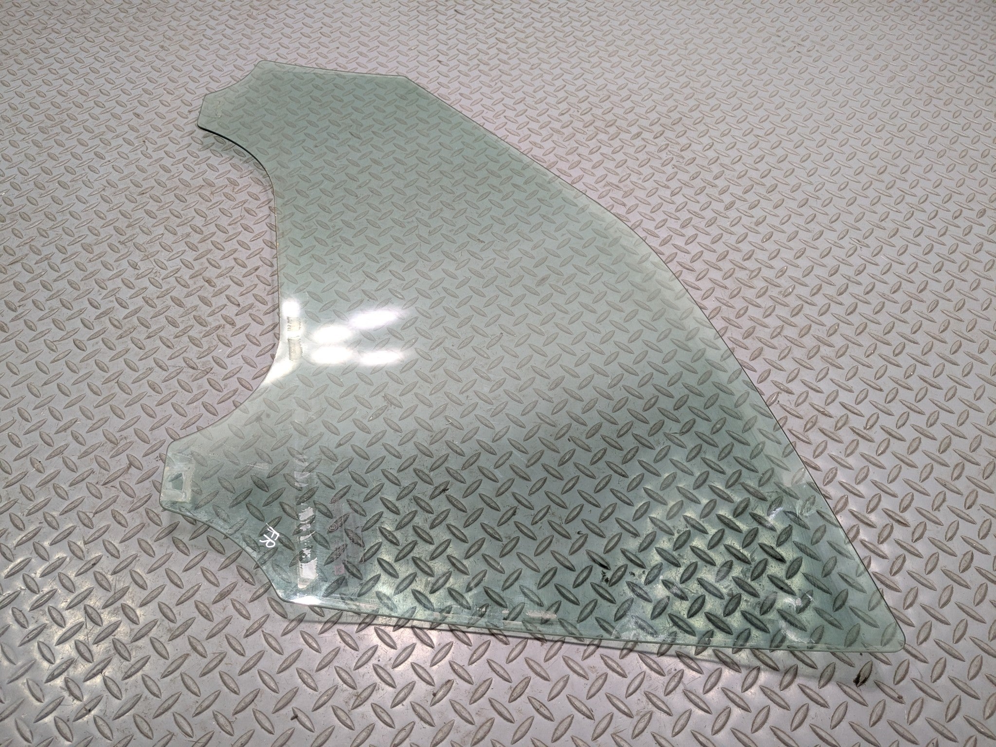 2004 - 2009 CADILLAC SRX OEM DOOR WINDOW GLASS FRONT RIGHT PASSENGER SIDE