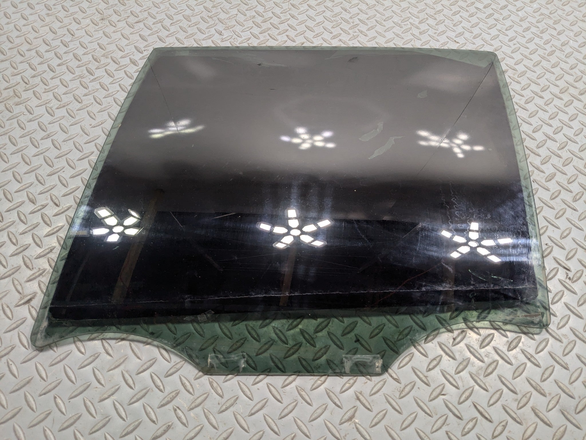2004 - 2009 CADILLAC SRX OEM DOOR WINDOW GLASS WITH PRIVACY TINT REAR LEFT SIDE