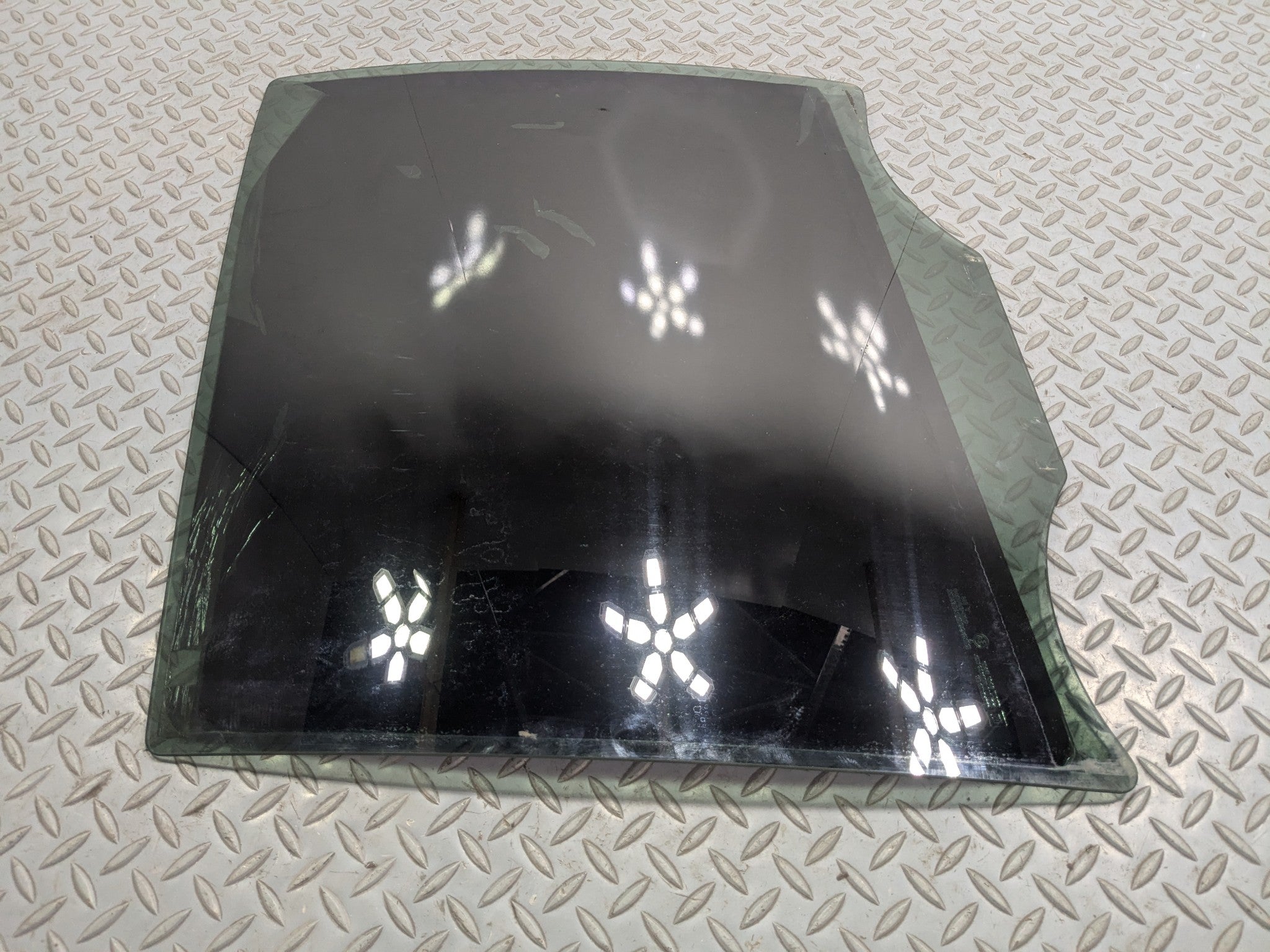 2004 - 2009 CADILLAC SRX OEM DOOR WINDOW GLASS WITH PRIVACY TINT REAR LEFT SIDE