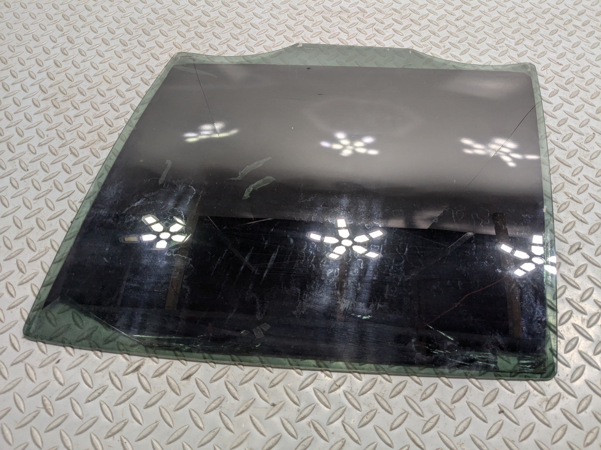 2004 - 2009 CADILLAC SRX OEM DOOR WINDOW GLASS WITH PRIVACY TINT REAR LEFT SIDE