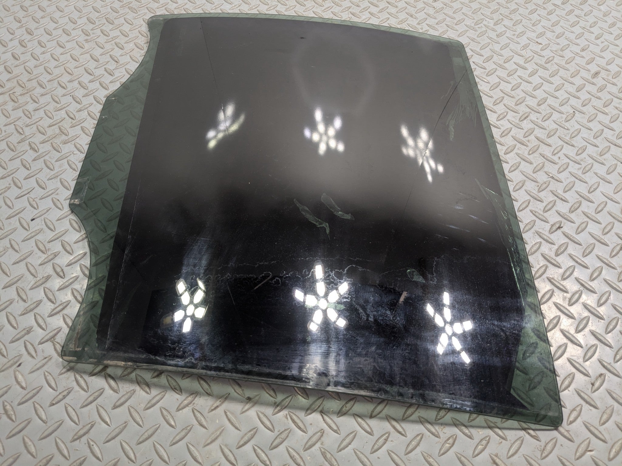 2004 - 2009 CADILLAC SRX OEM DOOR WINDOW GLASS WITH PRIVACY TINT REAR LEFT SIDE