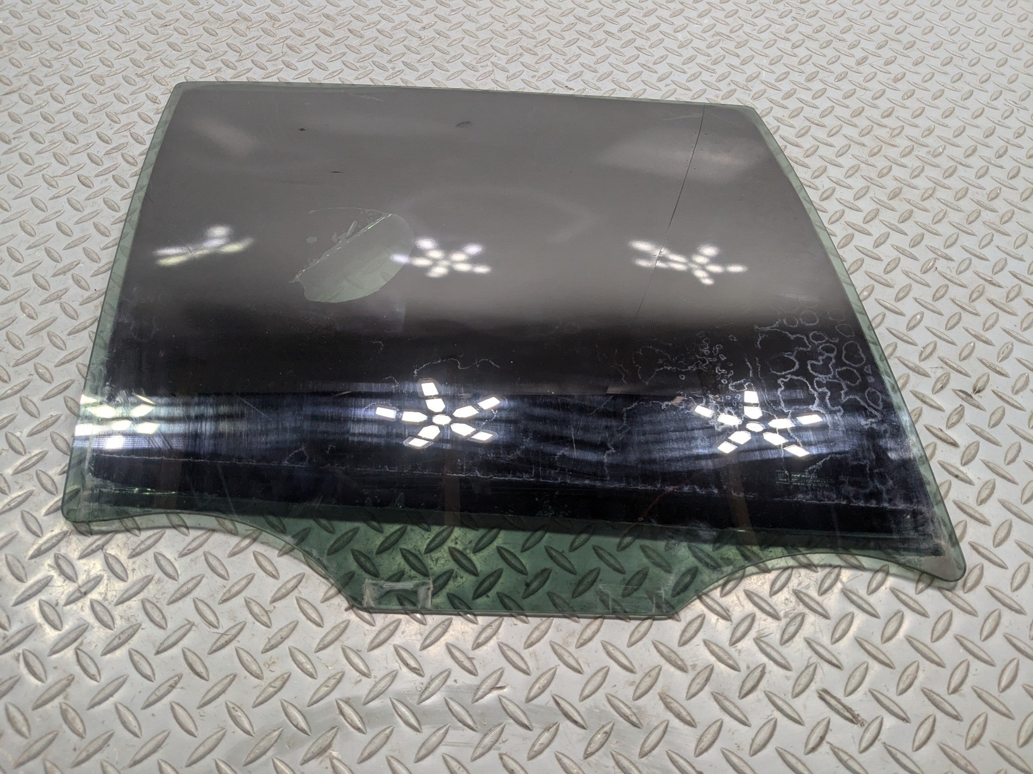 2004 - 2009 CADILLAC SRX OEM DOOR WINDOW GLASS WITH PRIVACY TINT REAR RIGHT SIDE