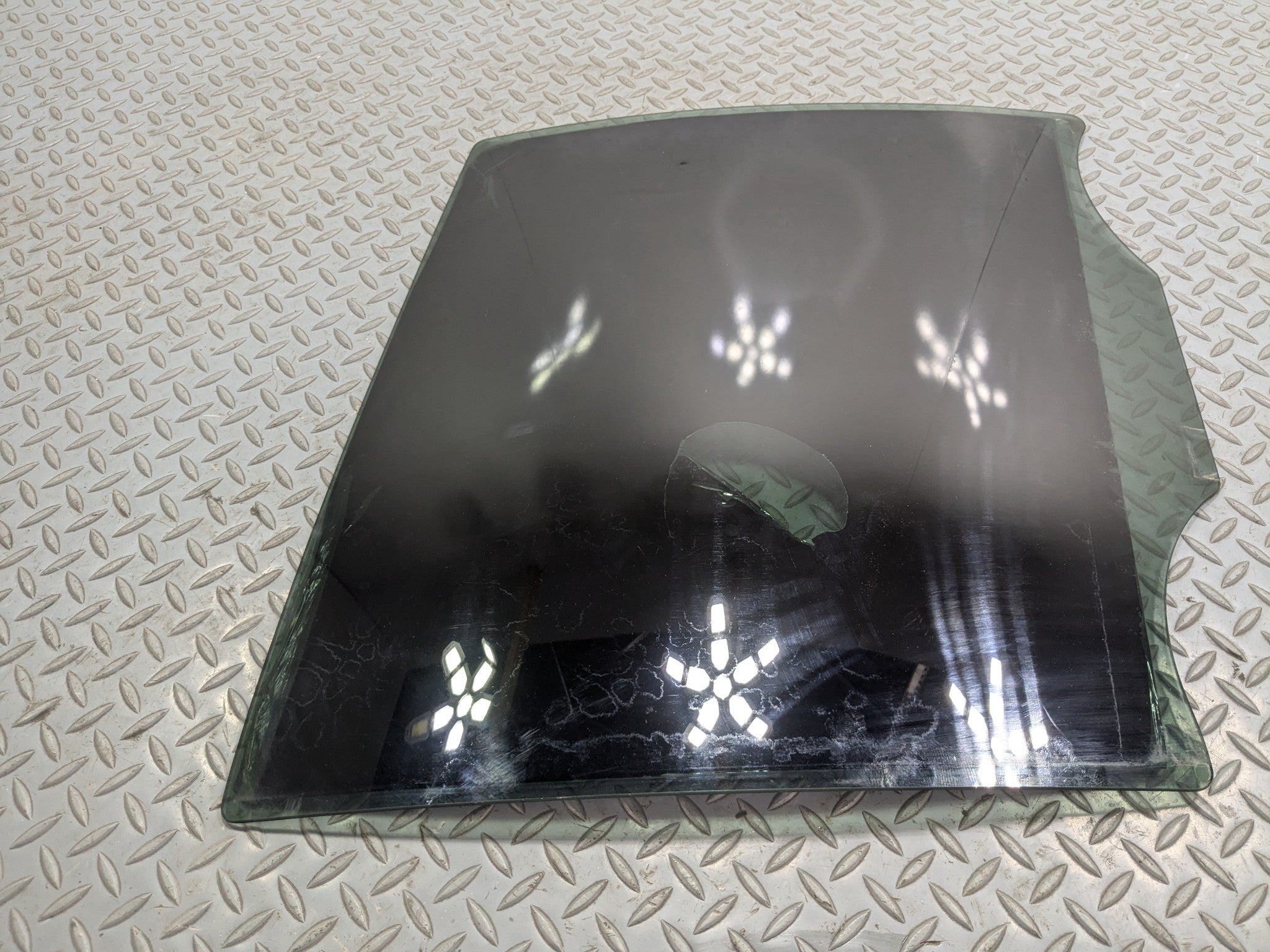 2004 - 2009 CADILLAC SRX OEM DOOR WINDOW GLASS WITH PRIVACY TINT REAR RIGHT SIDE