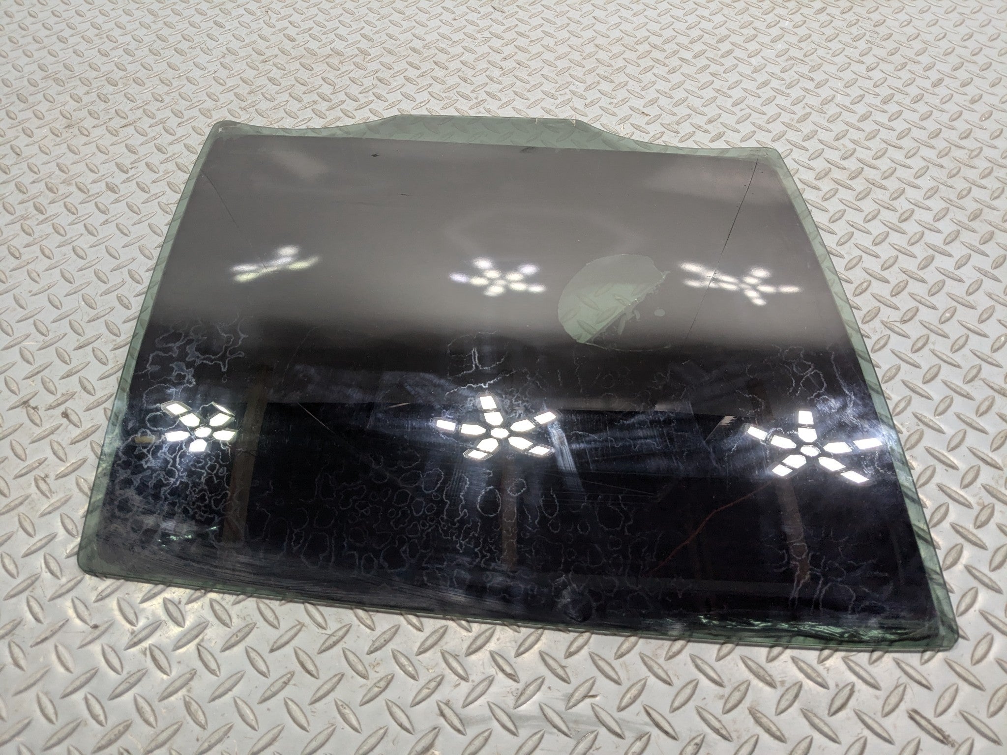 2004 - 2009 CADILLAC SRX OEM DOOR WINDOW GLASS WITH PRIVACY TINT REAR RIGHT SIDE