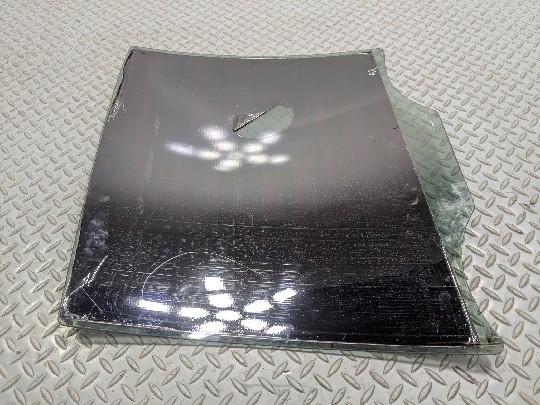 2004 - 2009 CADILLAC SRX OEM DOOR WINDOW GLASS WITH PRIVACY TINT REAR RIGHT SIDE