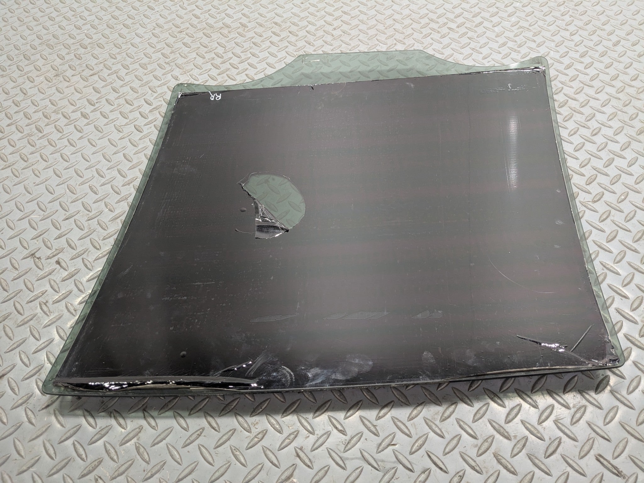 2004 - 2009 CADILLAC SRX OEM DOOR WINDOW GLASS WITH PRIVACY TINT REAR RIGHT SIDE