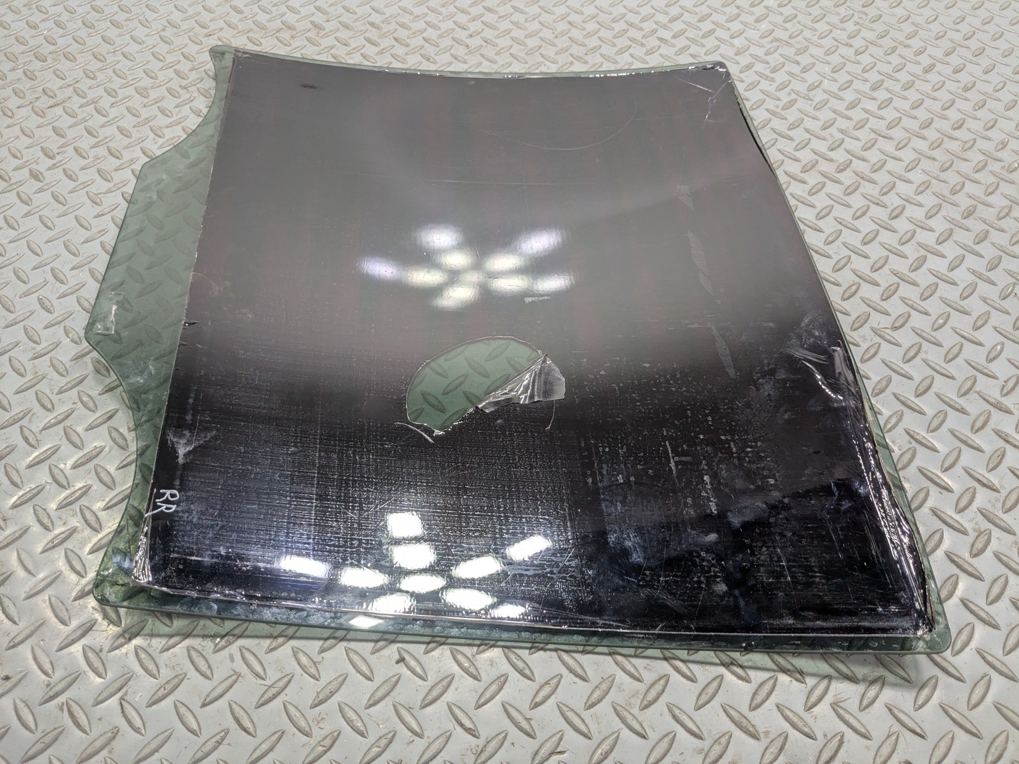 2004 - 2009 CADILLAC SRX OEM DOOR WINDOW GLASS WITH PRIVACY TINT REAR RIGHT SIDE