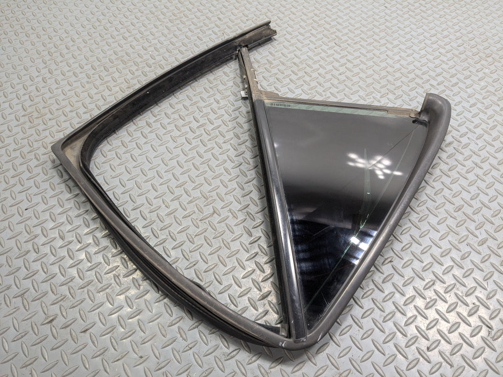 2004 - 2009 CADILLAC SRX OEM QUARTER VENT GLASS WINDOW ASSEMBLY REAR RIGHT SIDE