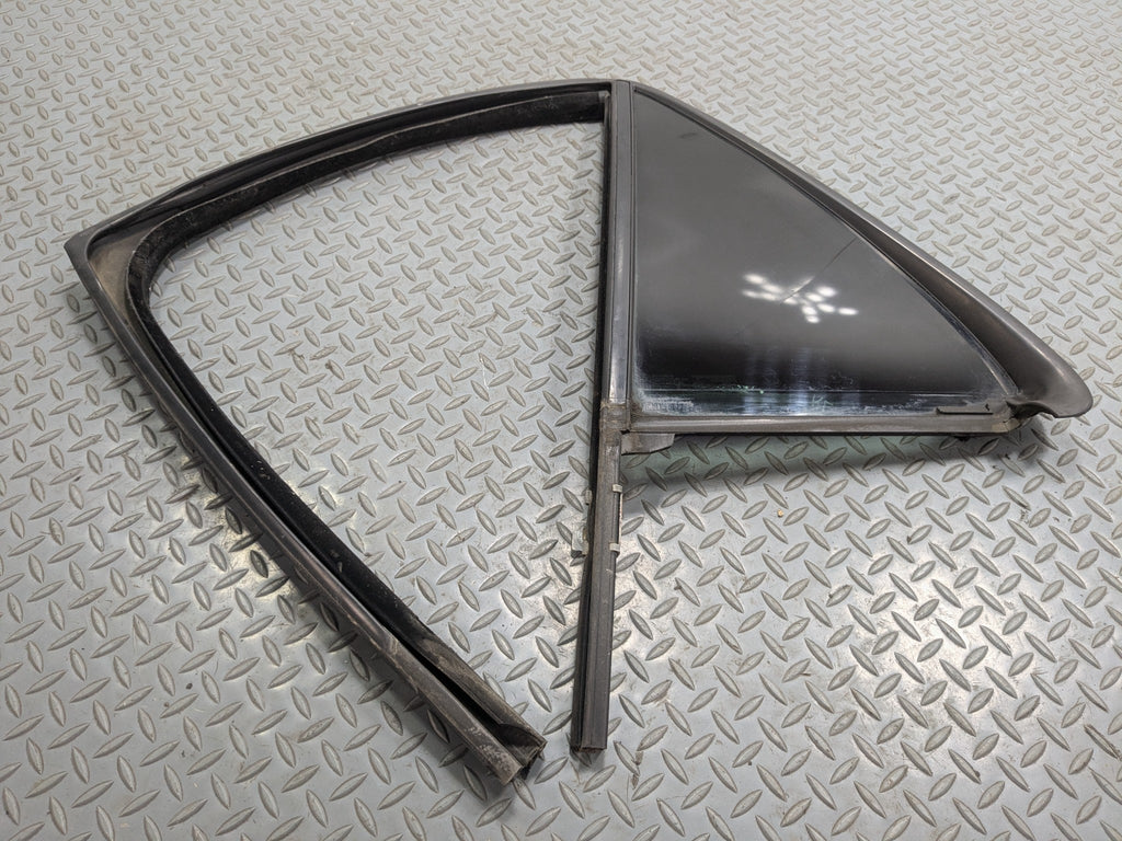 2004 - 2009 CADILLAC SRX OEM QUARTER VENT GLASS WINDOW ASSEMBLY REAR LEFT SIDE