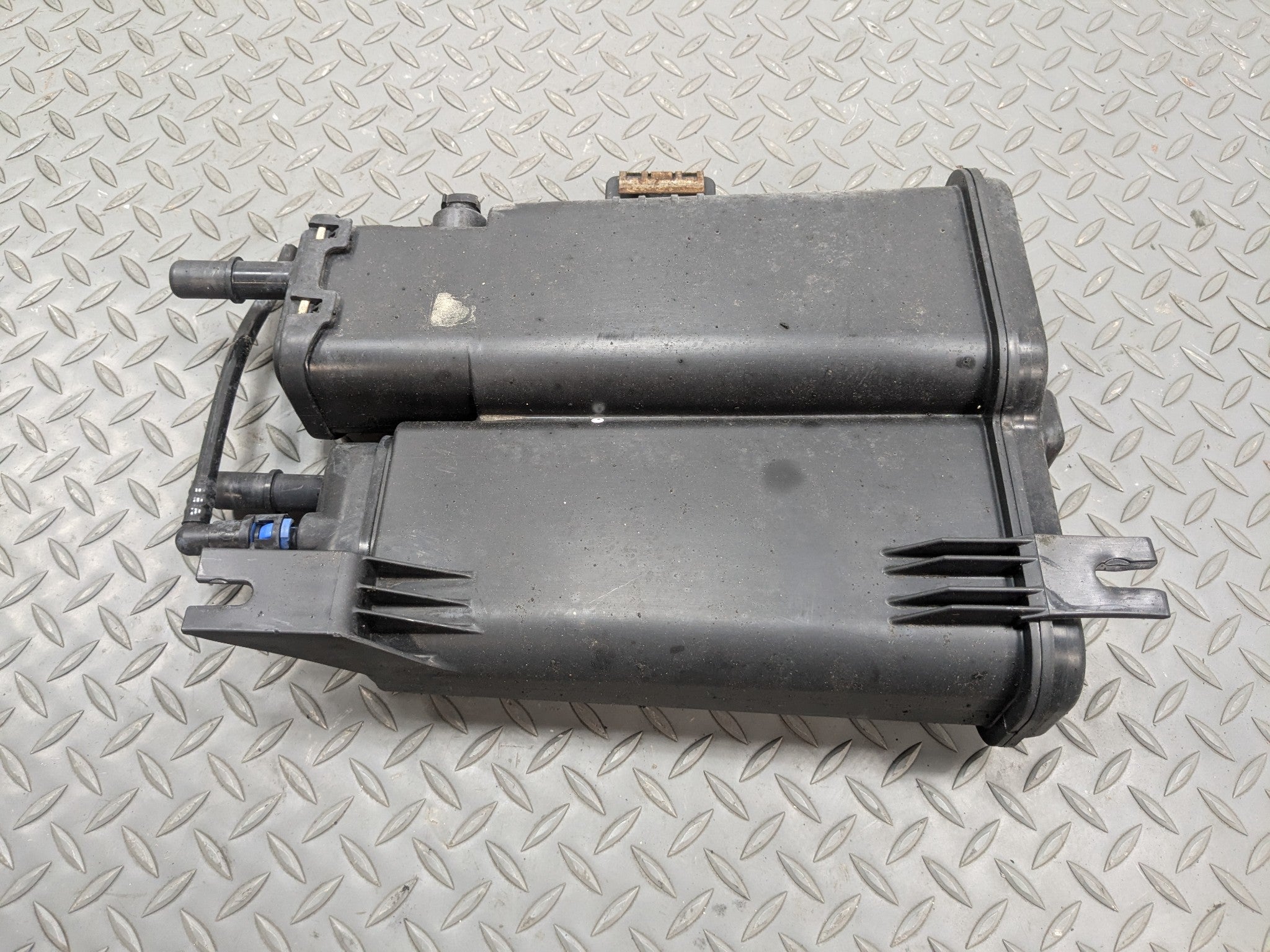 2004 - 2009 CADILLAC SRX OEM FUEL VAPOR GAS CHARCOAL EVAPORATOR CANISTER