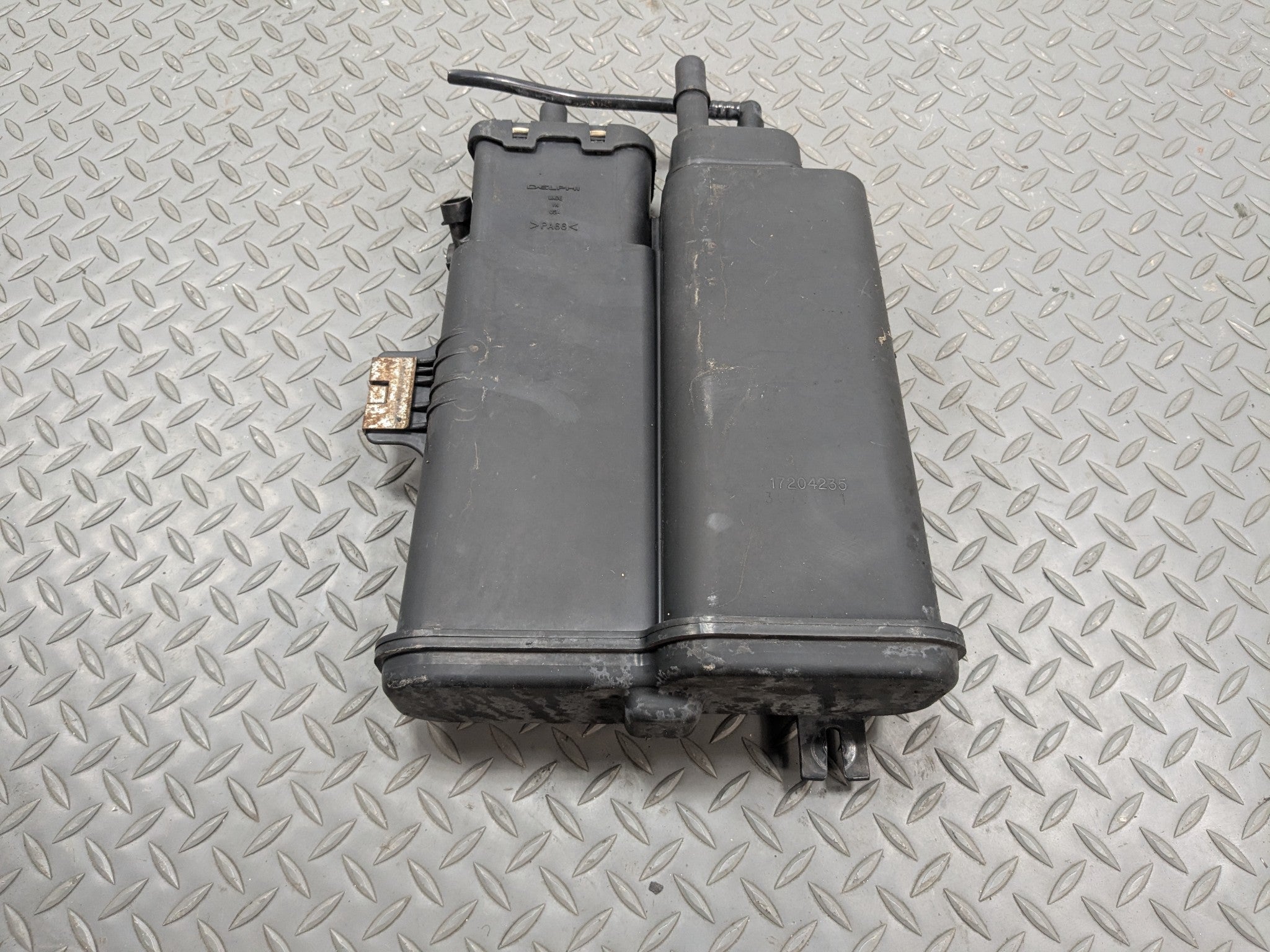 2004 - 2009 CADILLAC SRX OEM FUEL VAPOR GAS CHARCOAL EVAPORATOR CANISTER