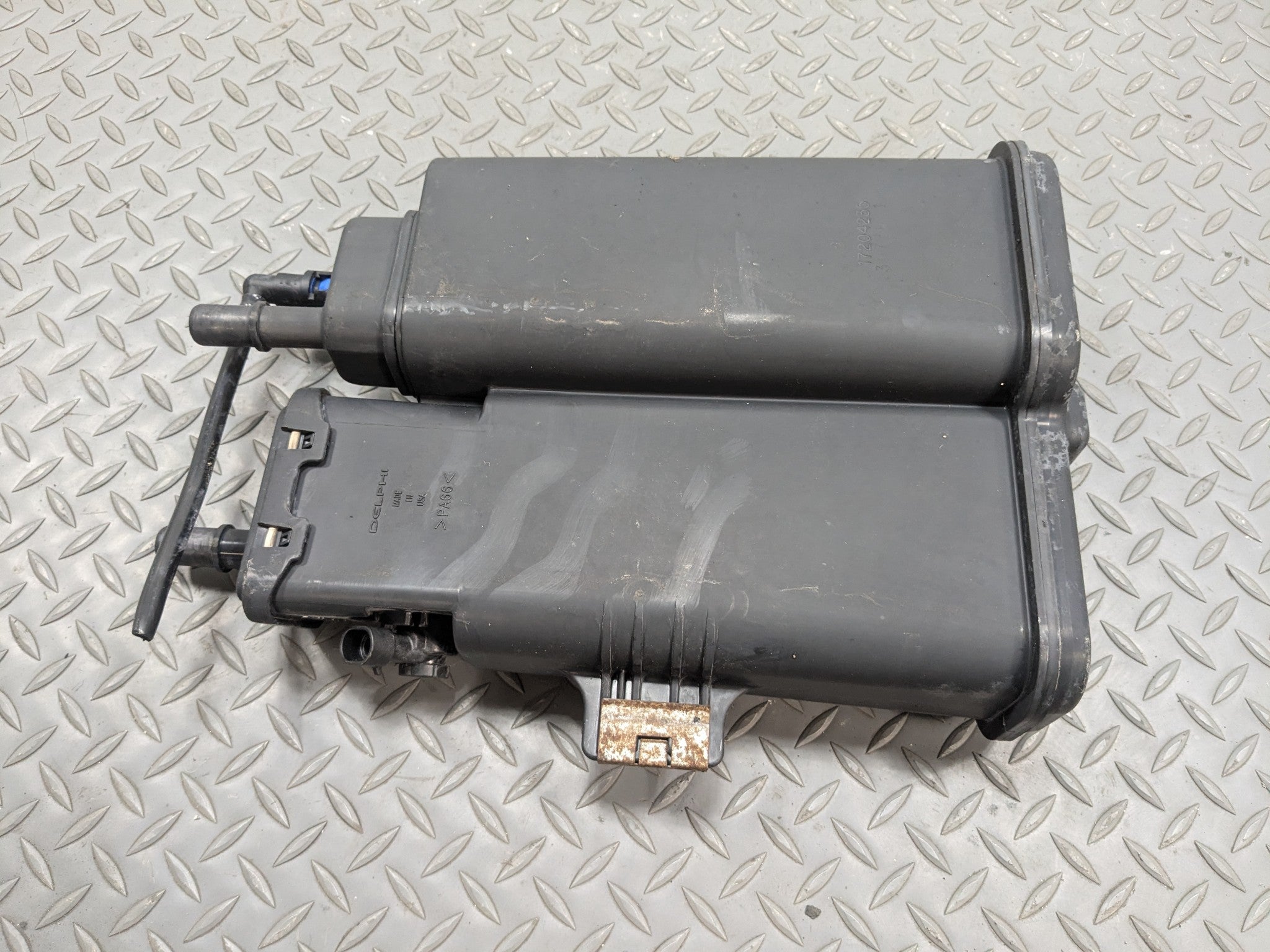 2004 - 2009 CADILLAC SRX OEM FUEL VAPOR GAS CHARCOAL EVAPORATOR CANISTER
