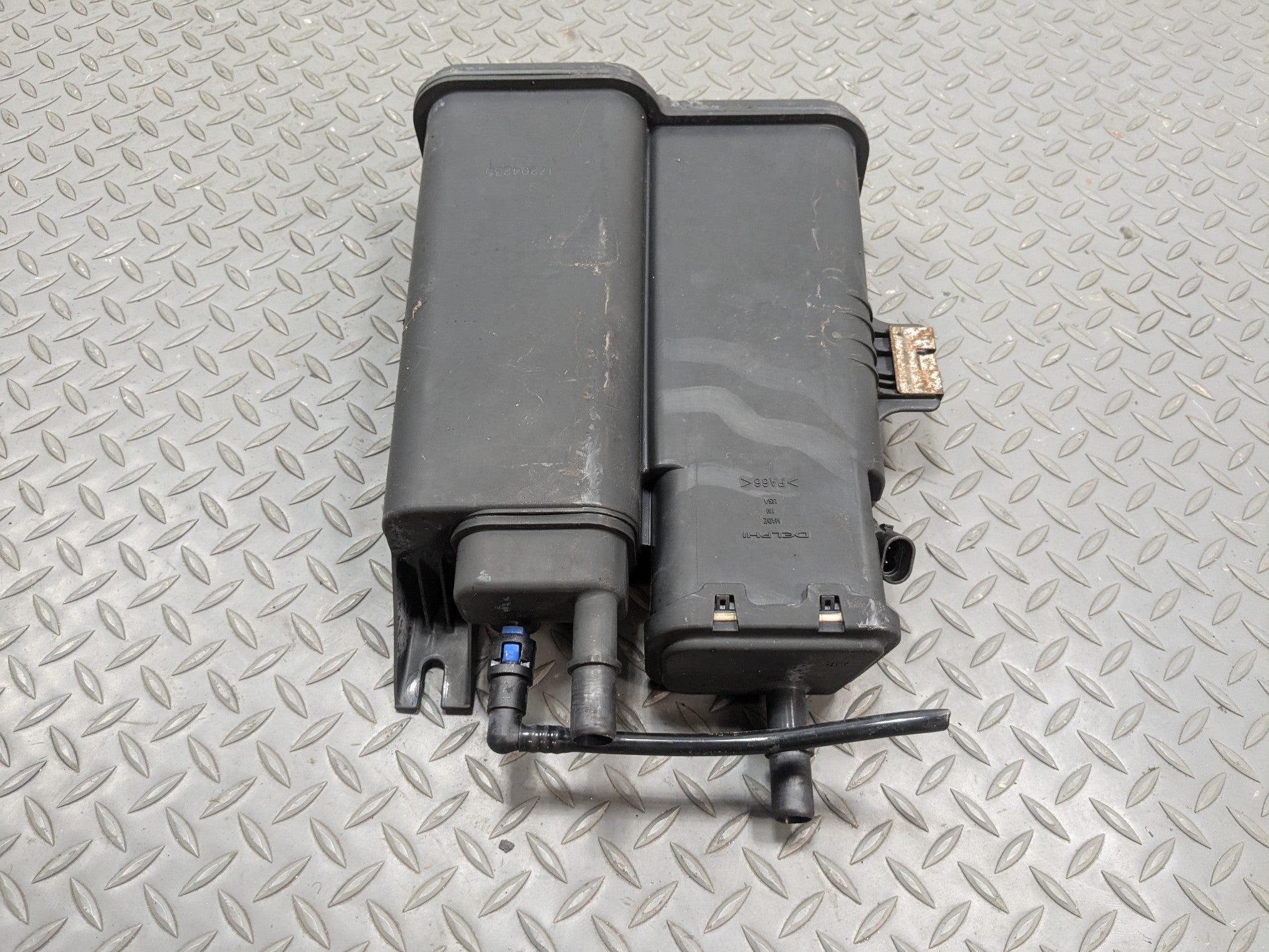 2004 - 2009 CADILLAC SRX OEM FUEL VAPOR GAS CHARCOAL EVAPORATOR CANISTER