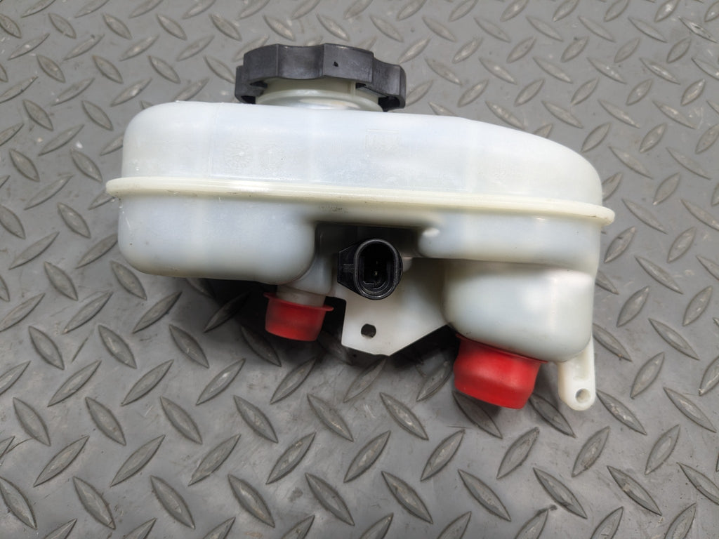 2004 - 2009 CADILLAC SRX OEM BRAKE MASTER CYLINDER WITH RESERVOIR TANK ASSEMBLY