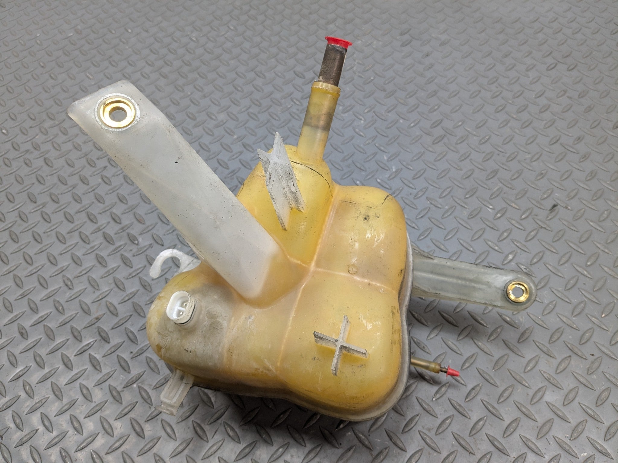 2004 - 2009 CADILLAC SRX OEM COOLANT RECOVERY BOTTLE EXPANSION RESERVOIR TANK