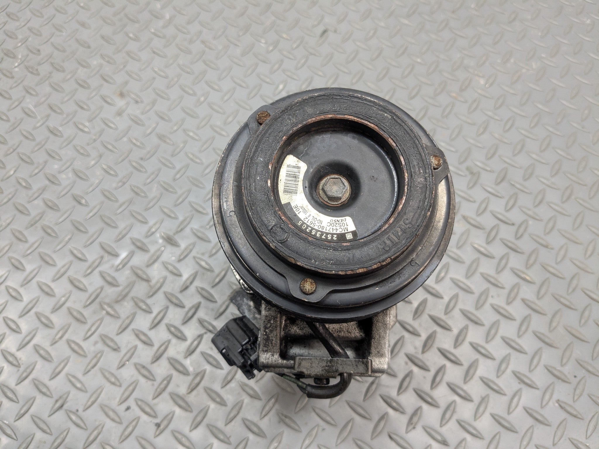2004 - 2009 CADILLAC SRX OEM AC AIR CONDITIONING AIR COMPRESSOR PUMP UNIT