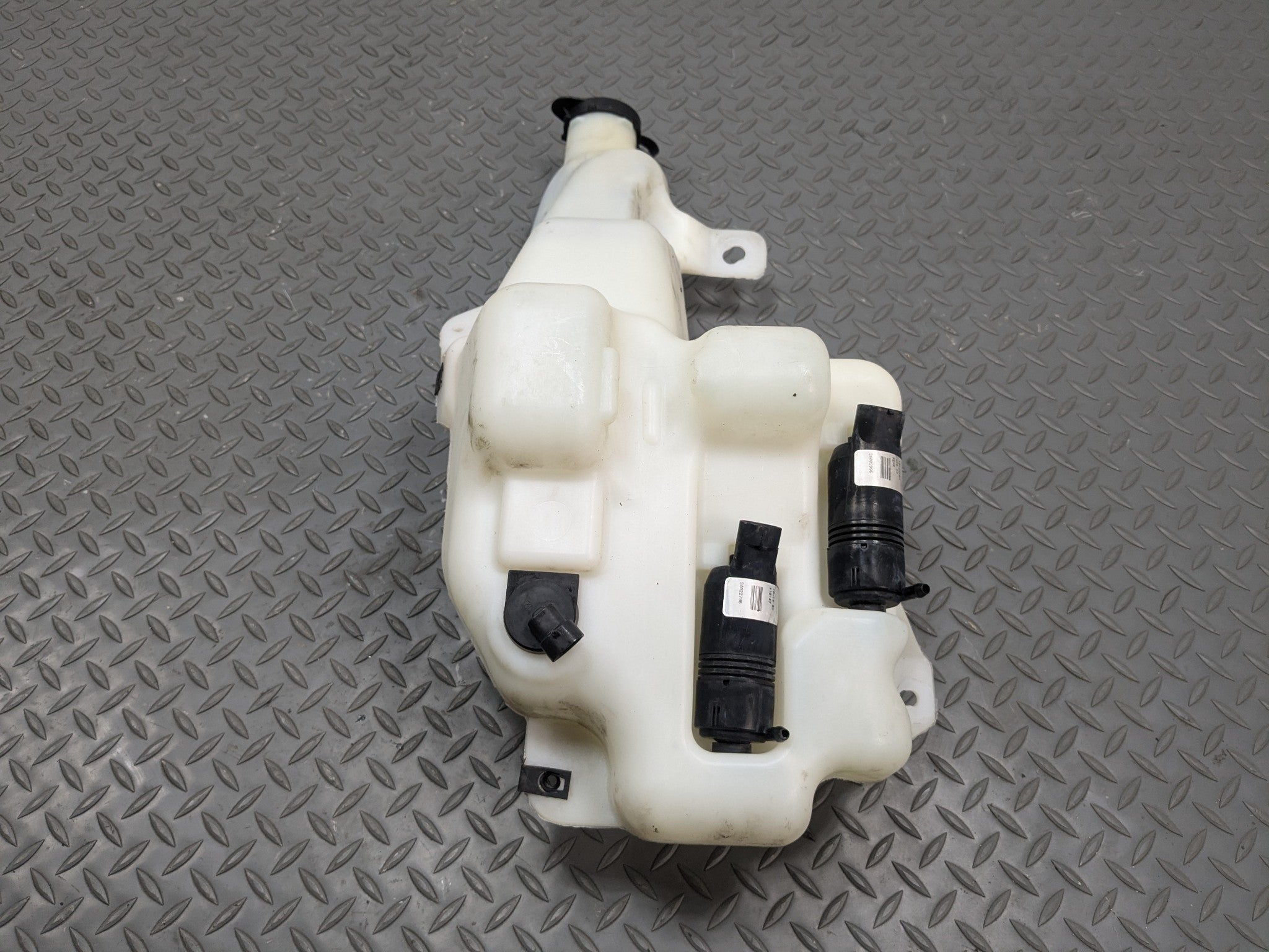 2004 - 2009 CADILLAC SRX OEM FRONT WINDSHIELD WASHER BOTTLE FLUID RESERVOIR TANK