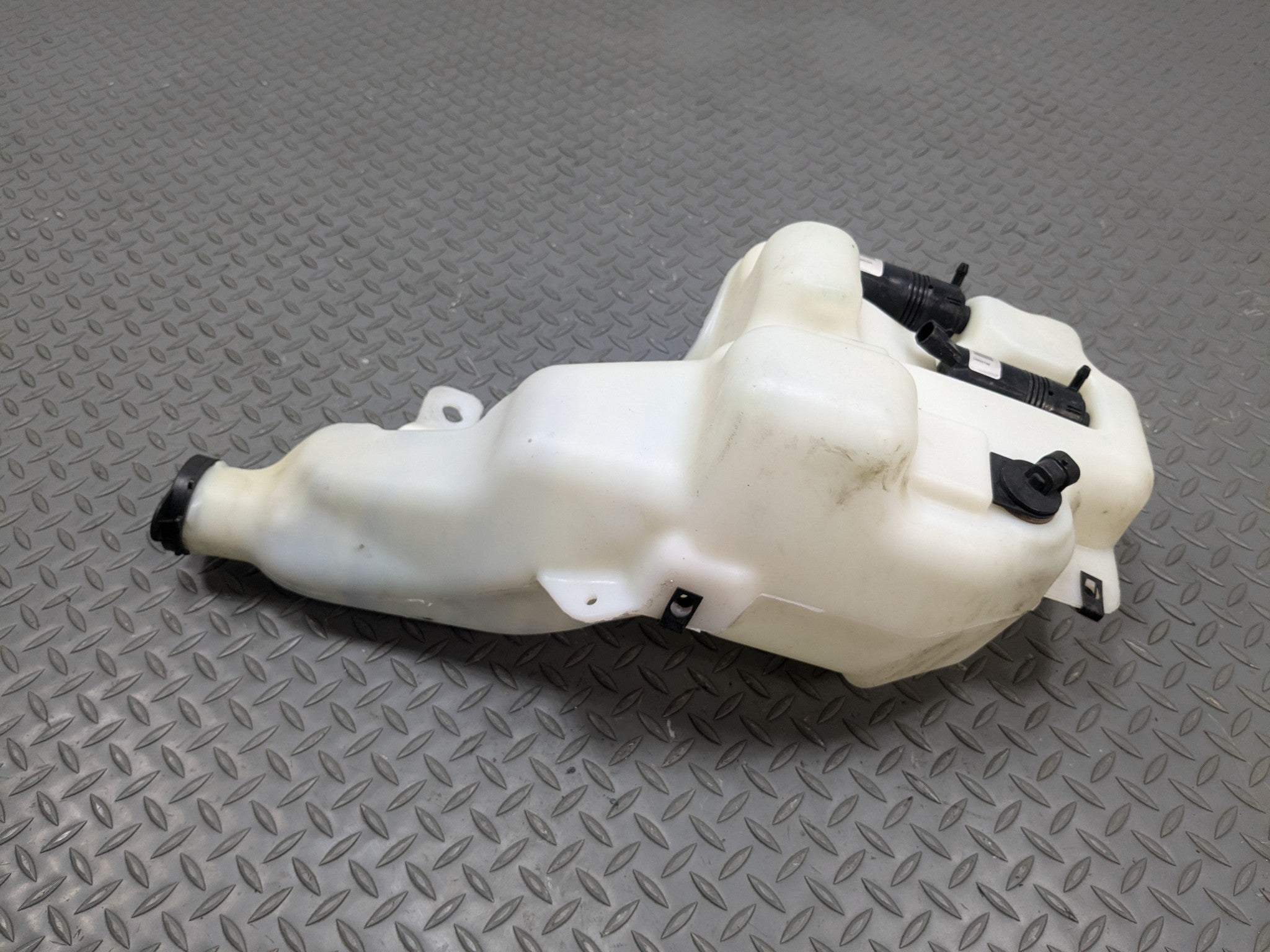 2004 - 2009 CADILLAC SRX OEM FRONT WINDSHIELD WASHER BOTTLE FLUID RESERVOIR TANK