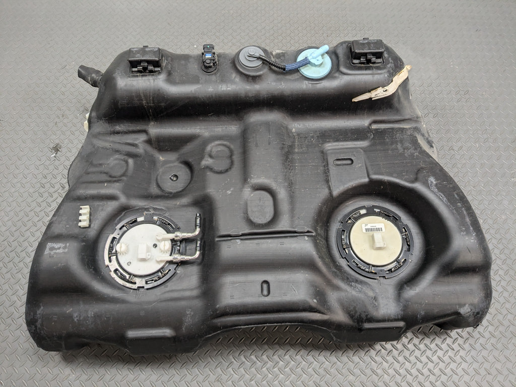2004 - 2009 CADILLAC SRX OEM GASOLINE GAS FUEL TANK RESERVOIR ASSEMBLY