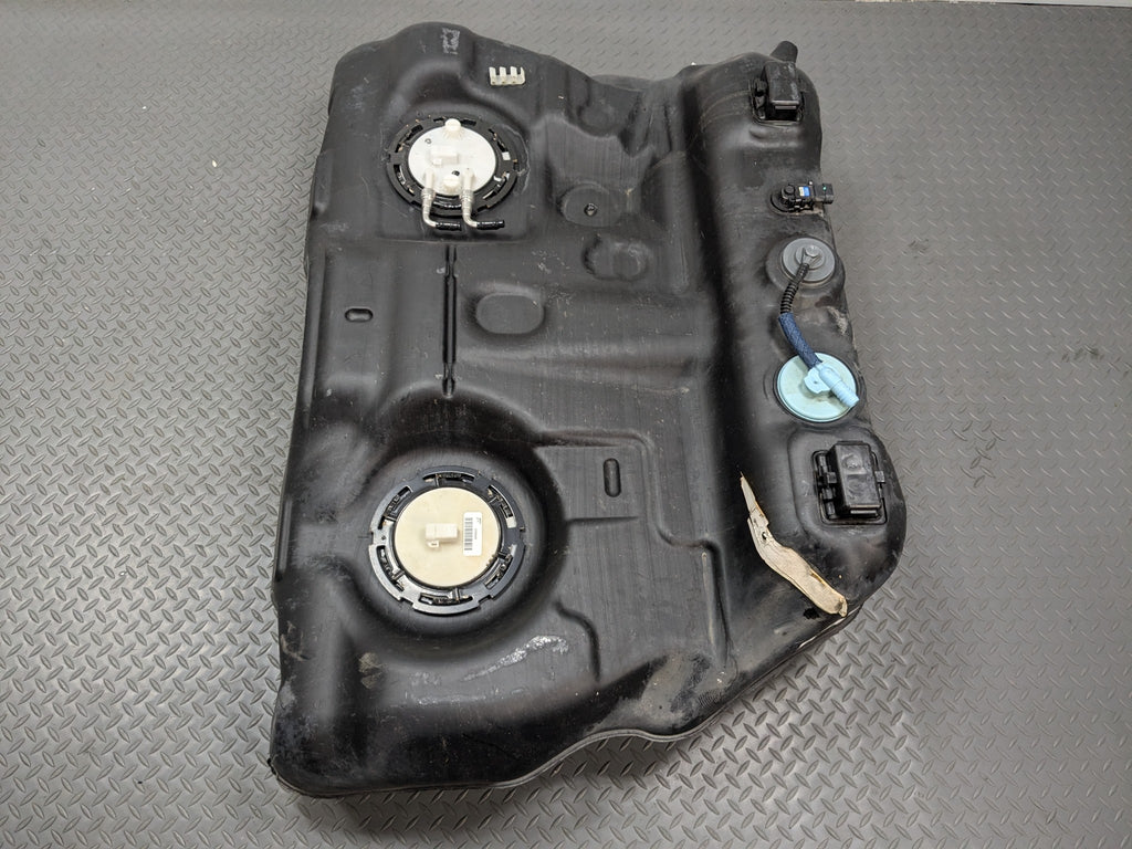 2004 - 2009 CADILLAC SRX OEM GASOLINE GAS FUEL TANK RESERVOIR ASSEMBLY