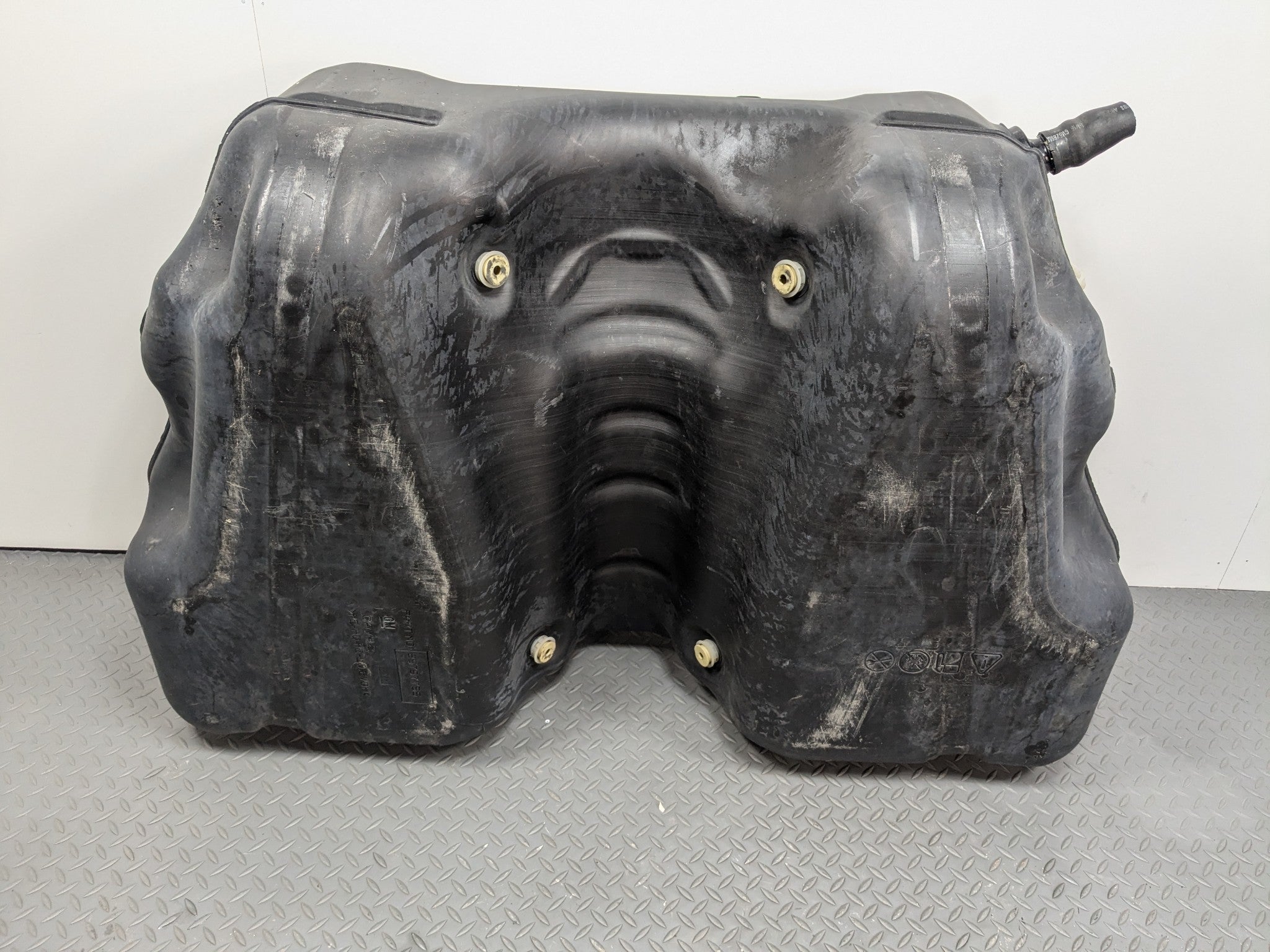 2004 - 2009 CADILLAC SRX OEM GASOLINE GAS FUEL TANK RESERVOIR ASSEMBLY