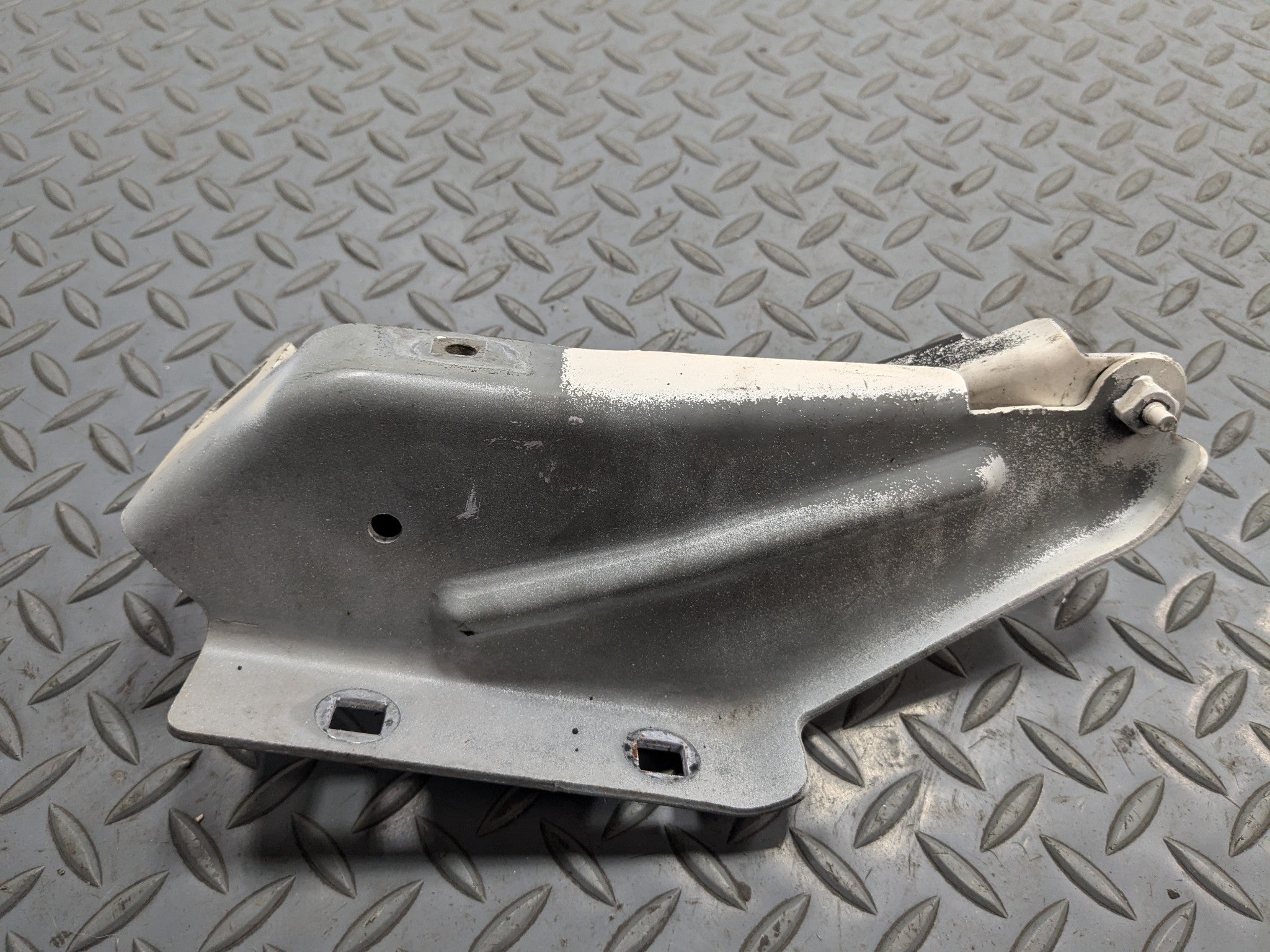 2004 - 2009 CADILLAC SRX OEM HOOD HINGE SUPPORT BRACKET FRONT LEFT DRIVER SIDE