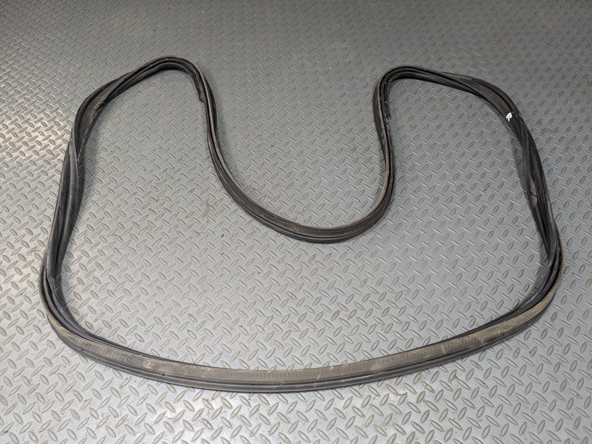 2004 - 2009 CADILLAC SRX OEM DOOR SEAL WEATHER STRIPPING RUBBER REAR TRUNK