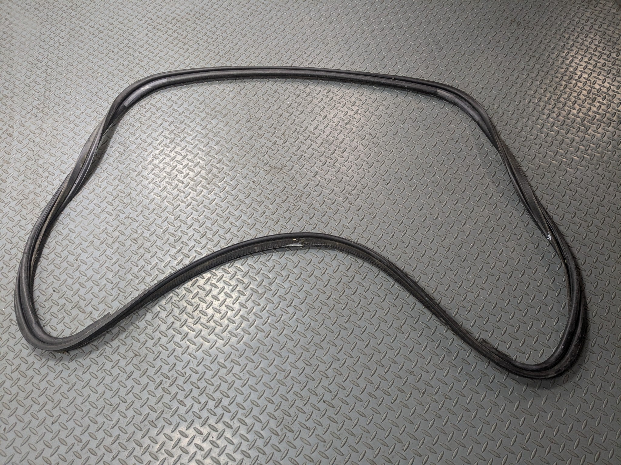 2004 - 2009 CADILLAC SRX OEM DOOR SEAL WEATHER STRIPPING RUBBER REAR TRUNK