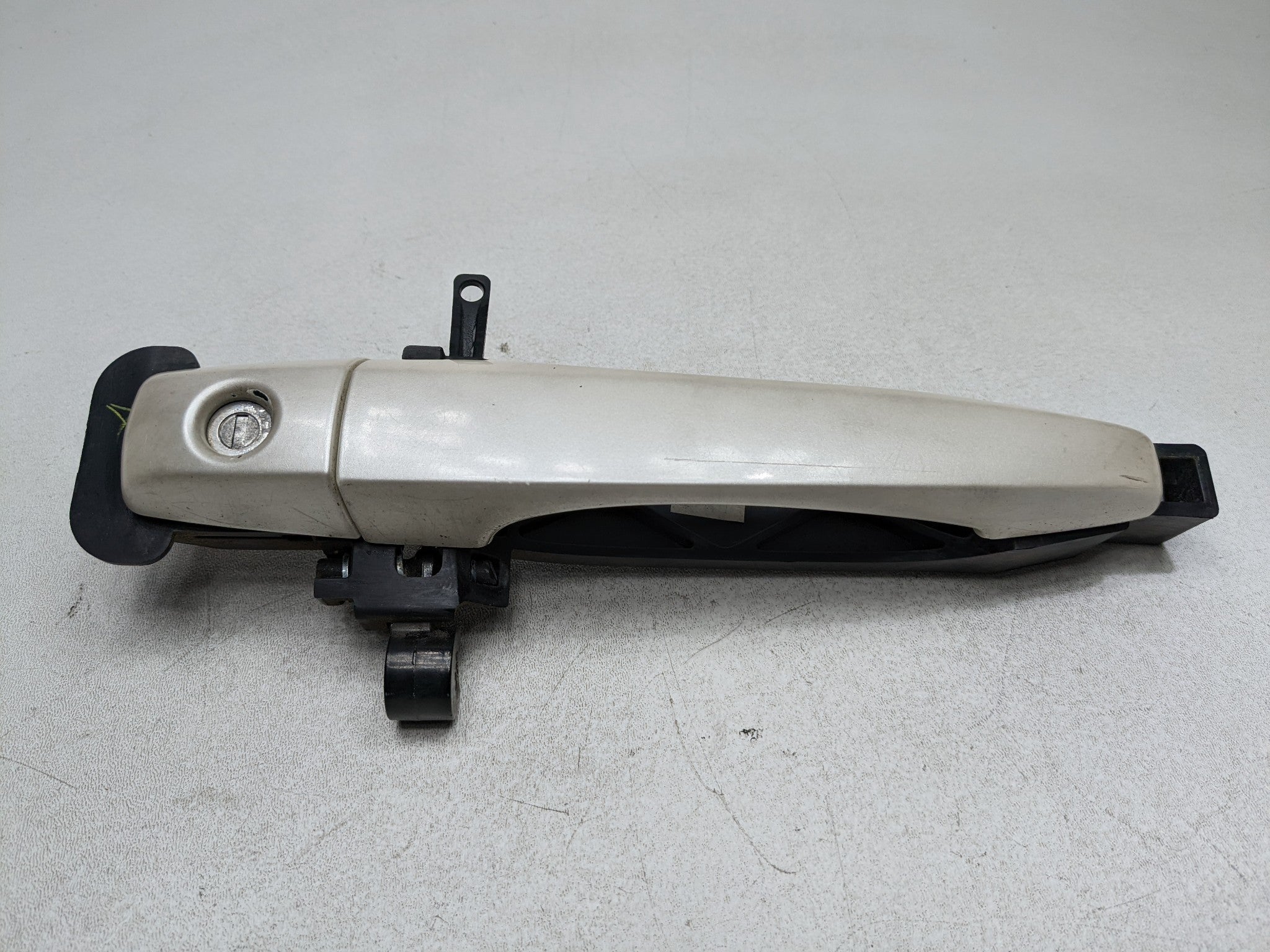2004 - 2009 CADILLAC SRX OEM EXTERIOR DOOR HANDLE FRONT LEFT DRIVER SIDE