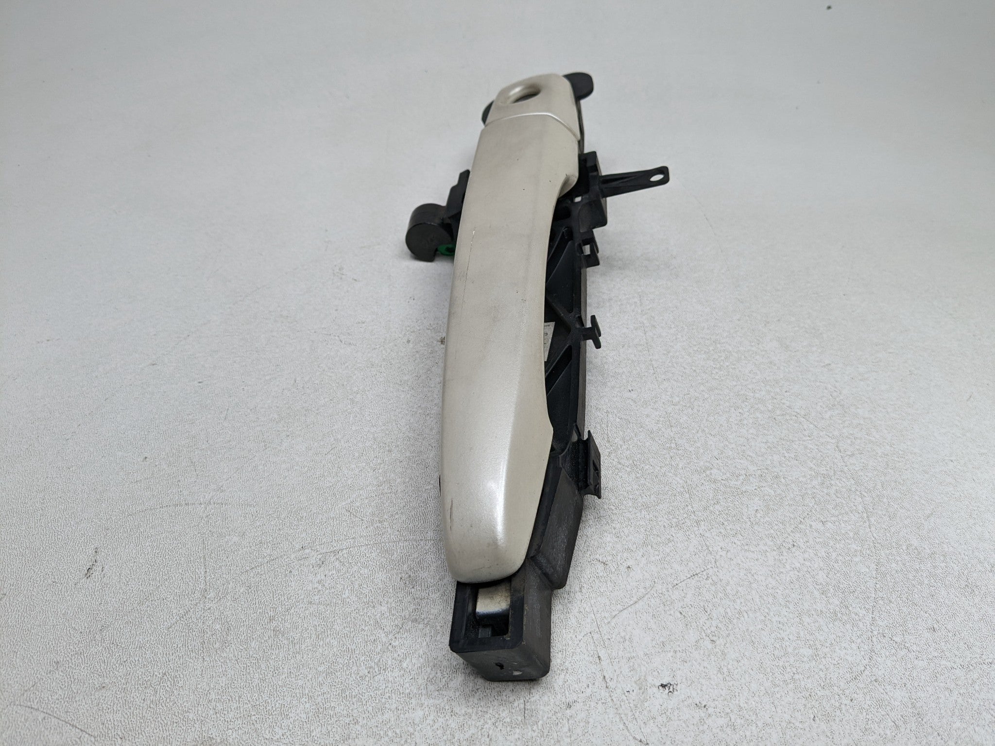 2004 - 2009 CADILLAC SRX OEM EXTERIOR DOOR HANDLE FRONT LEFT DRIVER SIDE