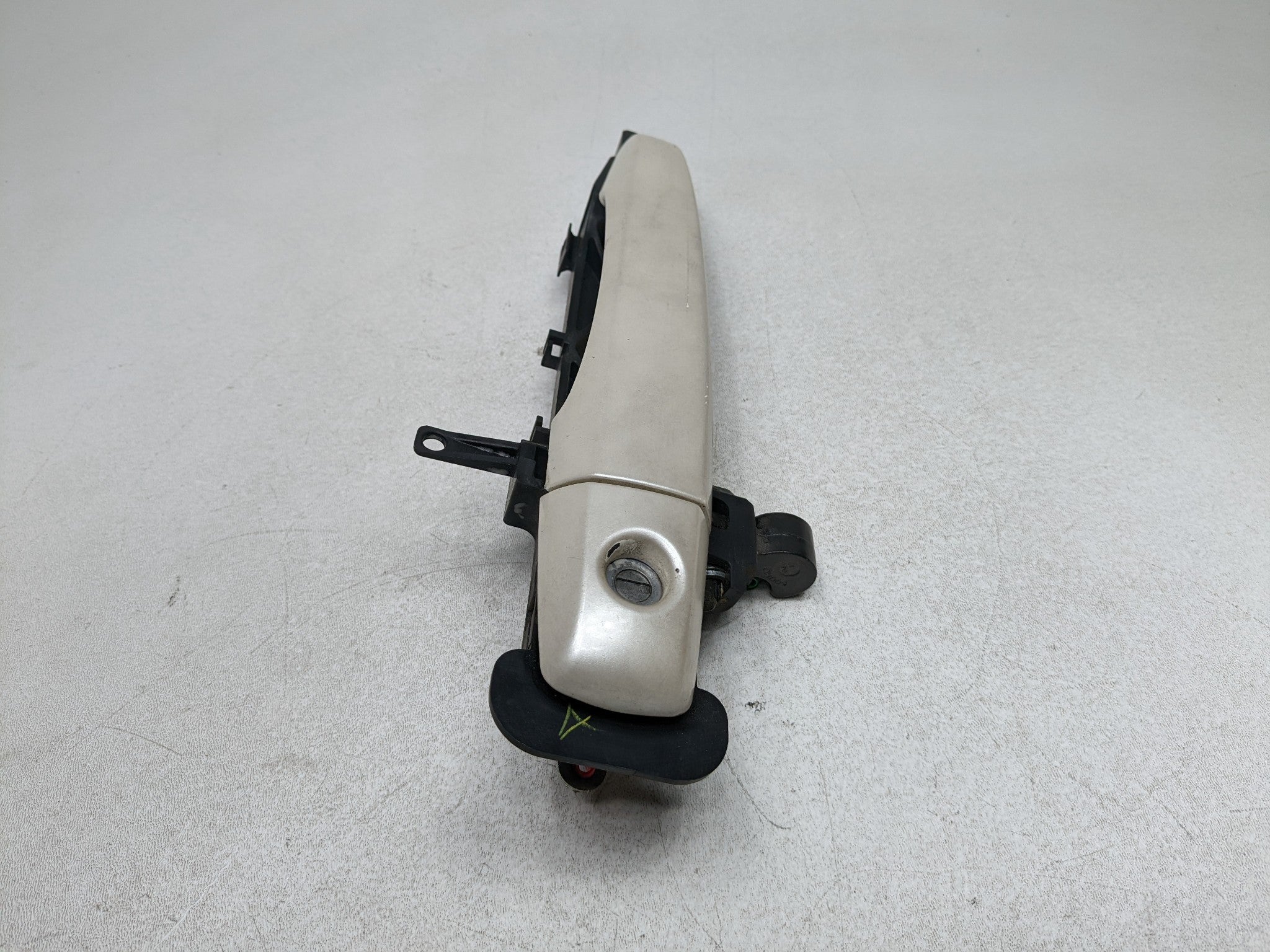 2004 - 2009 CADILLAC SRX OEM EXTERIOR DOOR HANDLE FRONT LEFT DRIVER SIDE