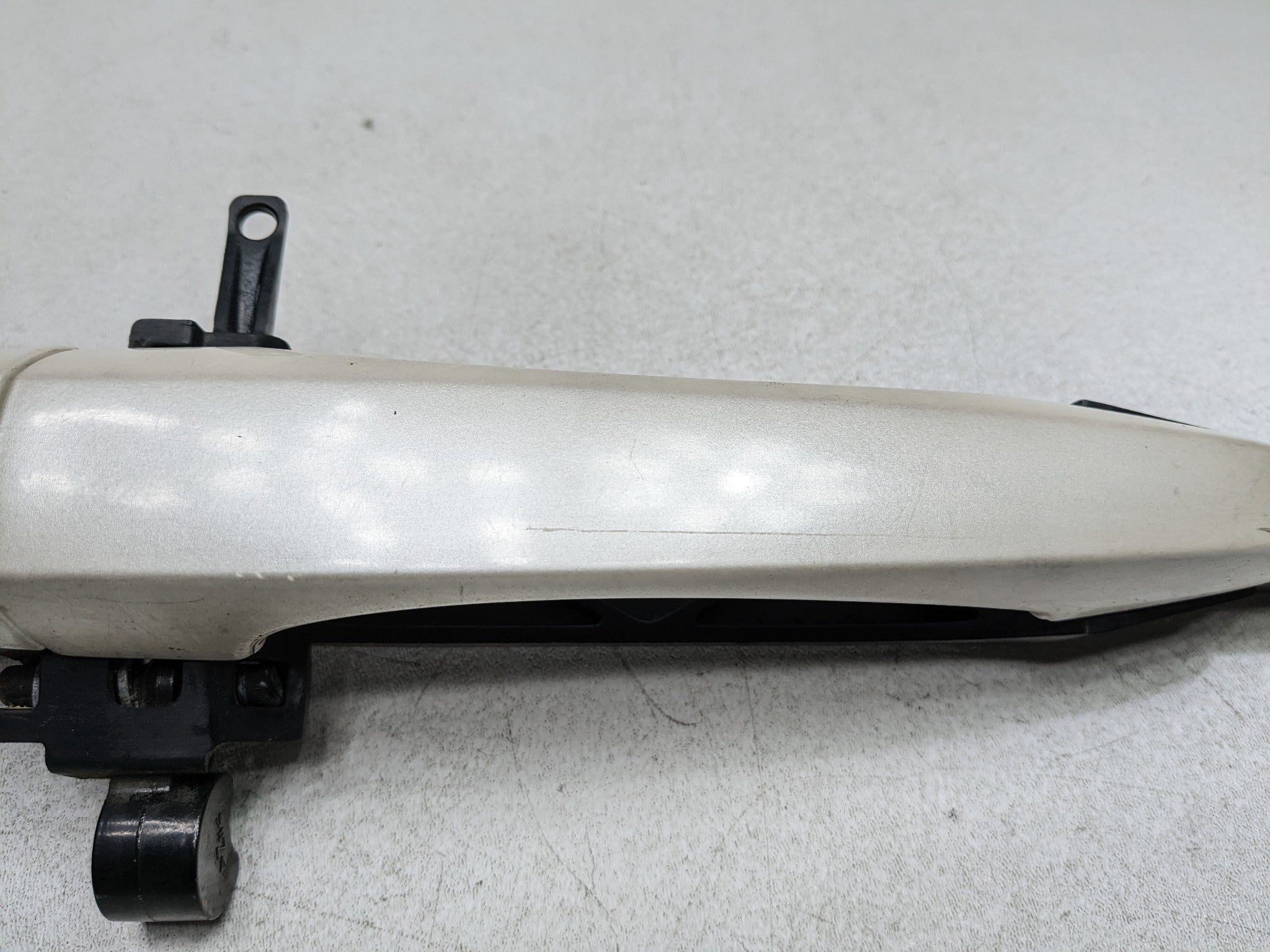 2004 - 2009 CADILLAC SRX OEM EXTERIOR DOOR HANDLE FRONT LEFT DRIVER SIDE