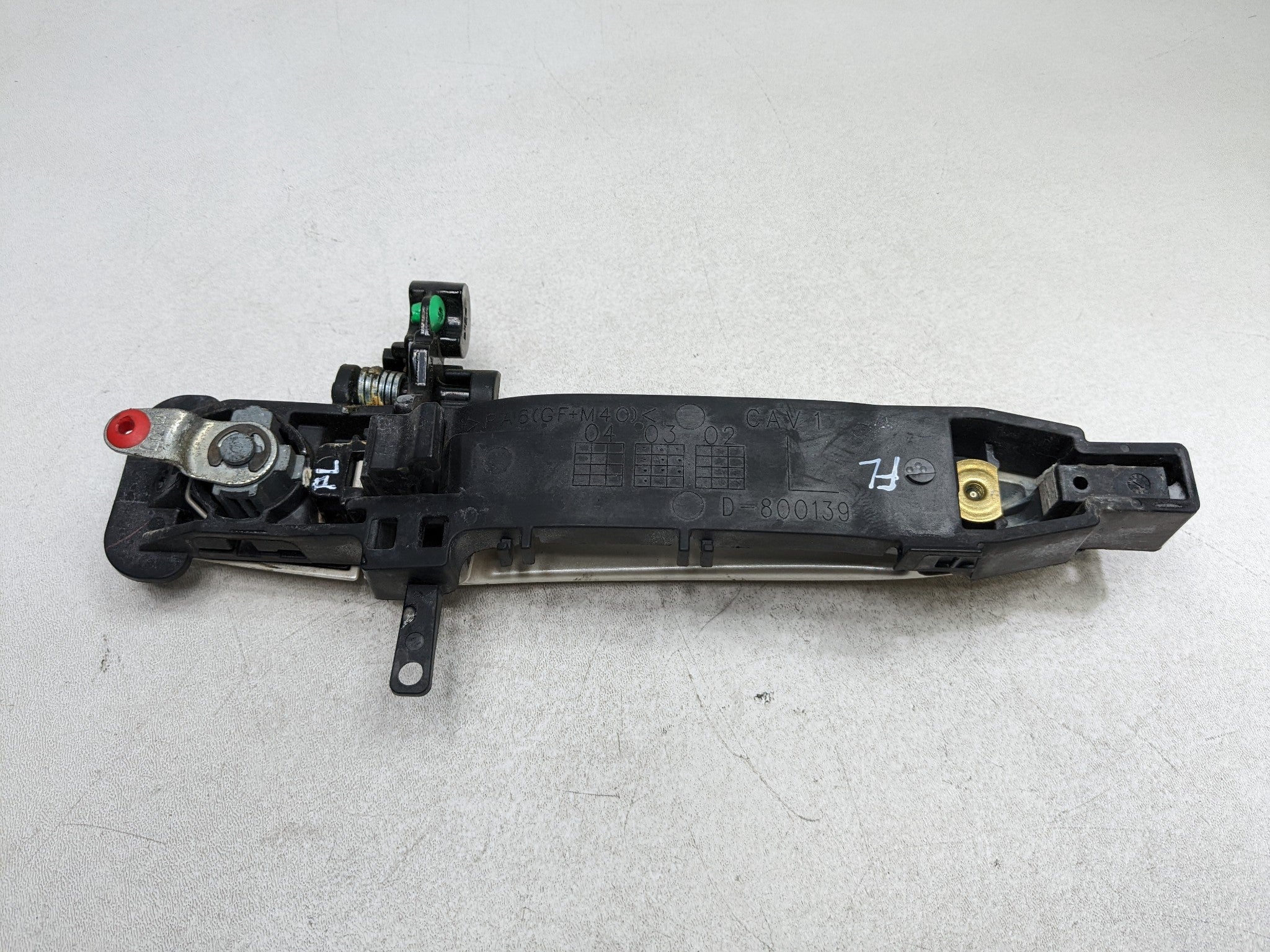 2004 - 2009 CADILLAC SRX OEM EXTERIOR DOOR HANDLE FRONT LEFT DRIVER SIDE
