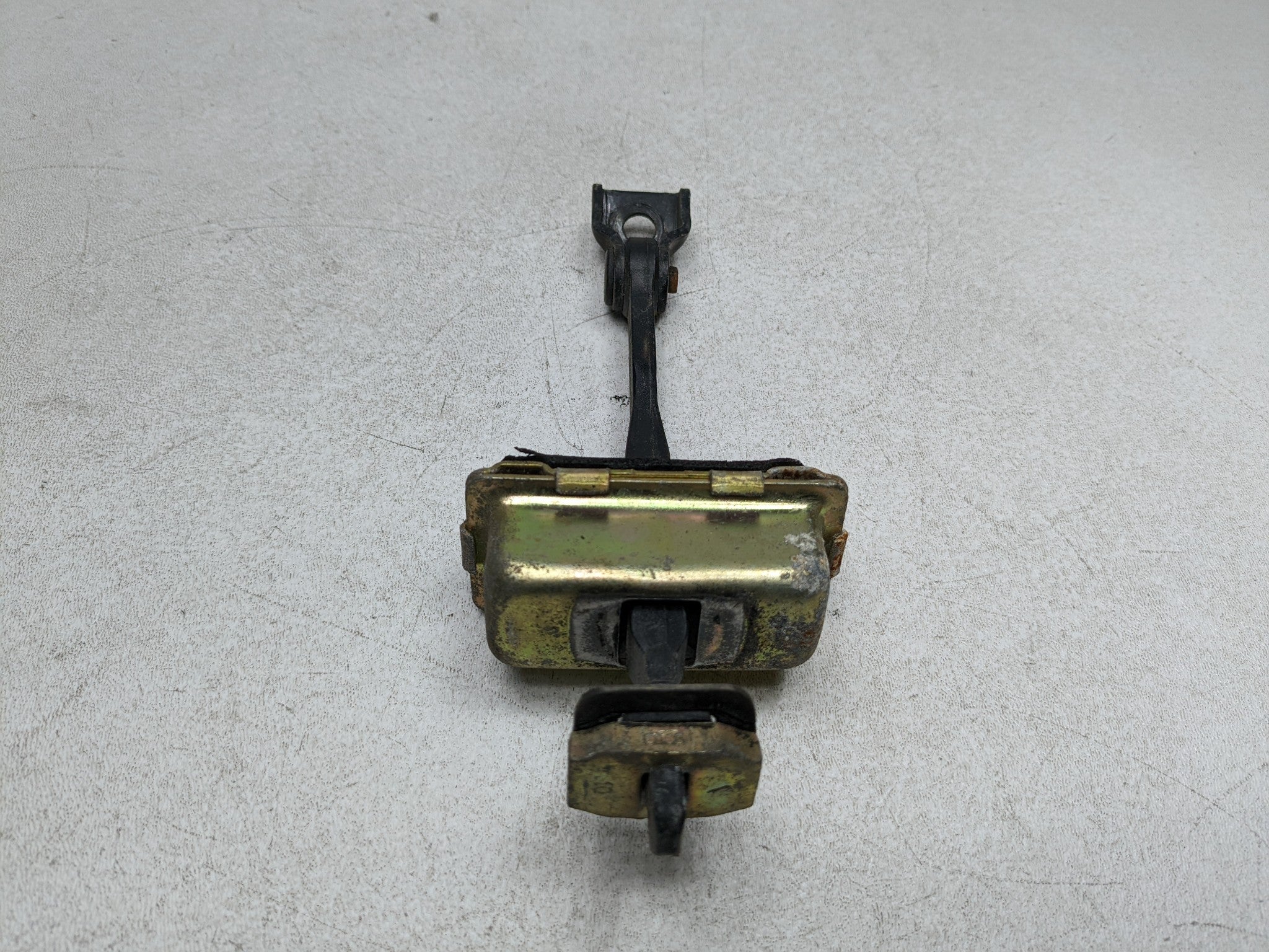 2004 - 2009 CADILLAC SRX OEM DOOR CHECK STRAP STOPPER FRONT LEFT DRIVER SIDE