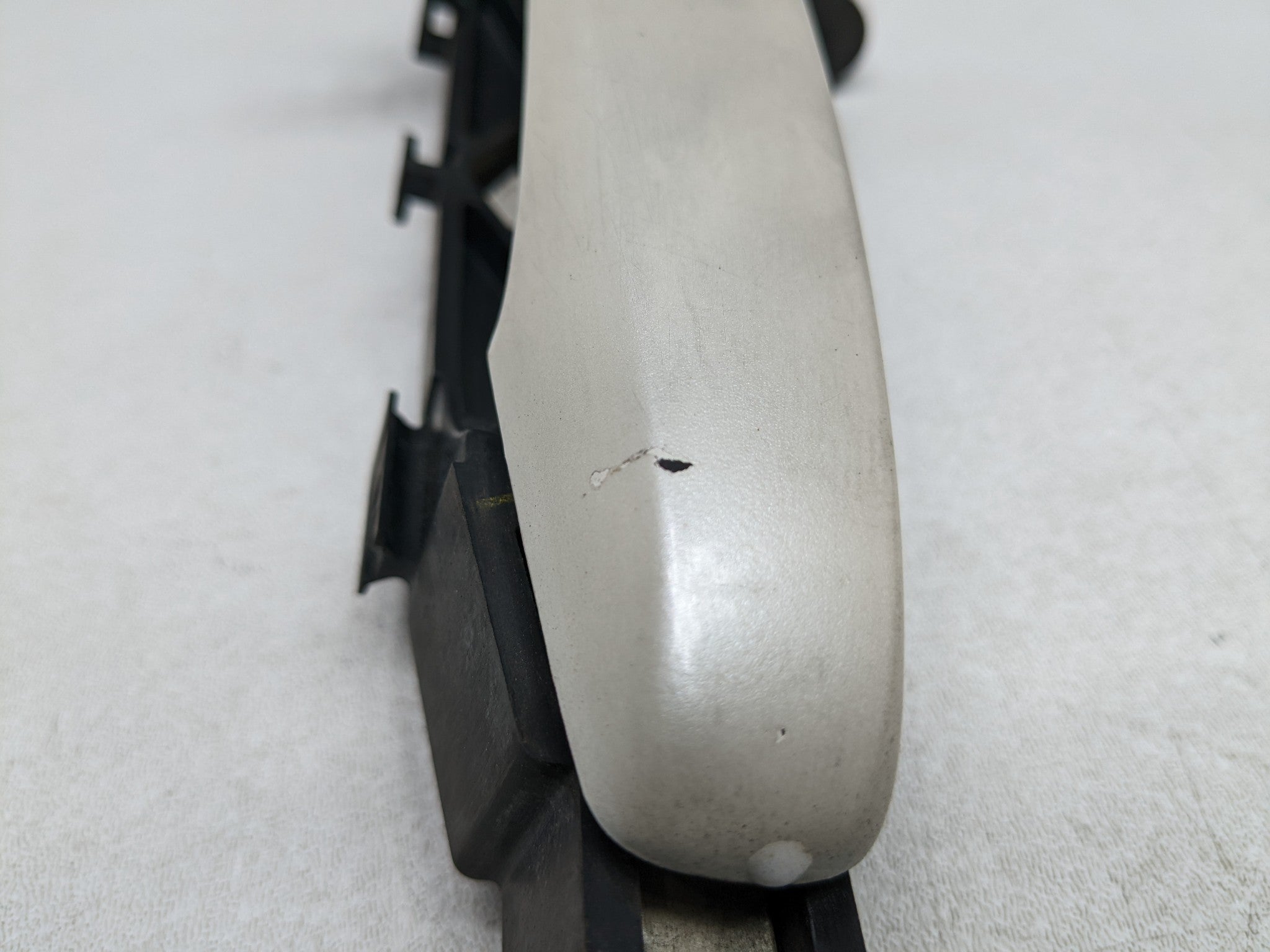 2004 - 2009 CADILLAC SRX OEM EXTERIOR DOOR HANDLE FRONT RIGHT PASSENGER SIDE