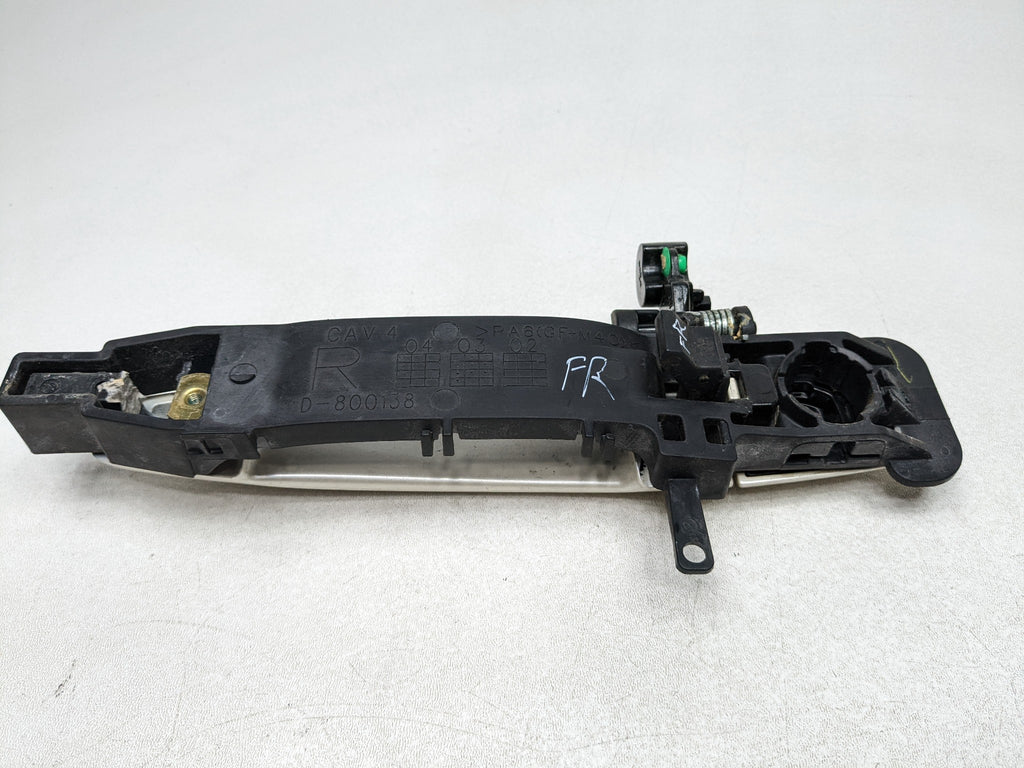 2004 - 2009 CADILLAC SRX OEM EXTERIOR DOOR HANDLE FRONT RIGHT PASSENGER SIDE