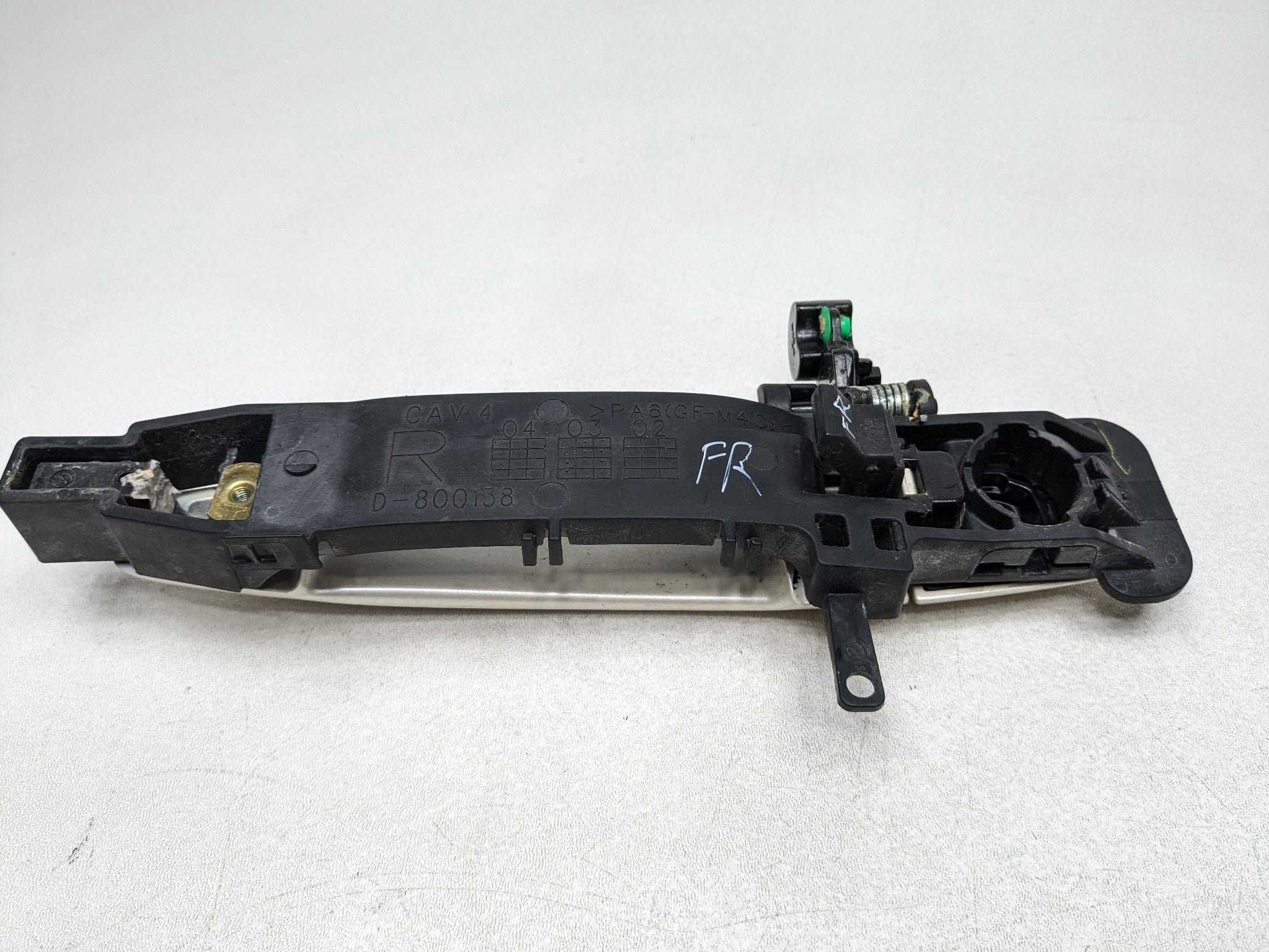 2004 - 2009 CADILLAC SRX OEM EXTERIOR DOOR HANDLE FRONT RIGHT PASSENGER SIDE