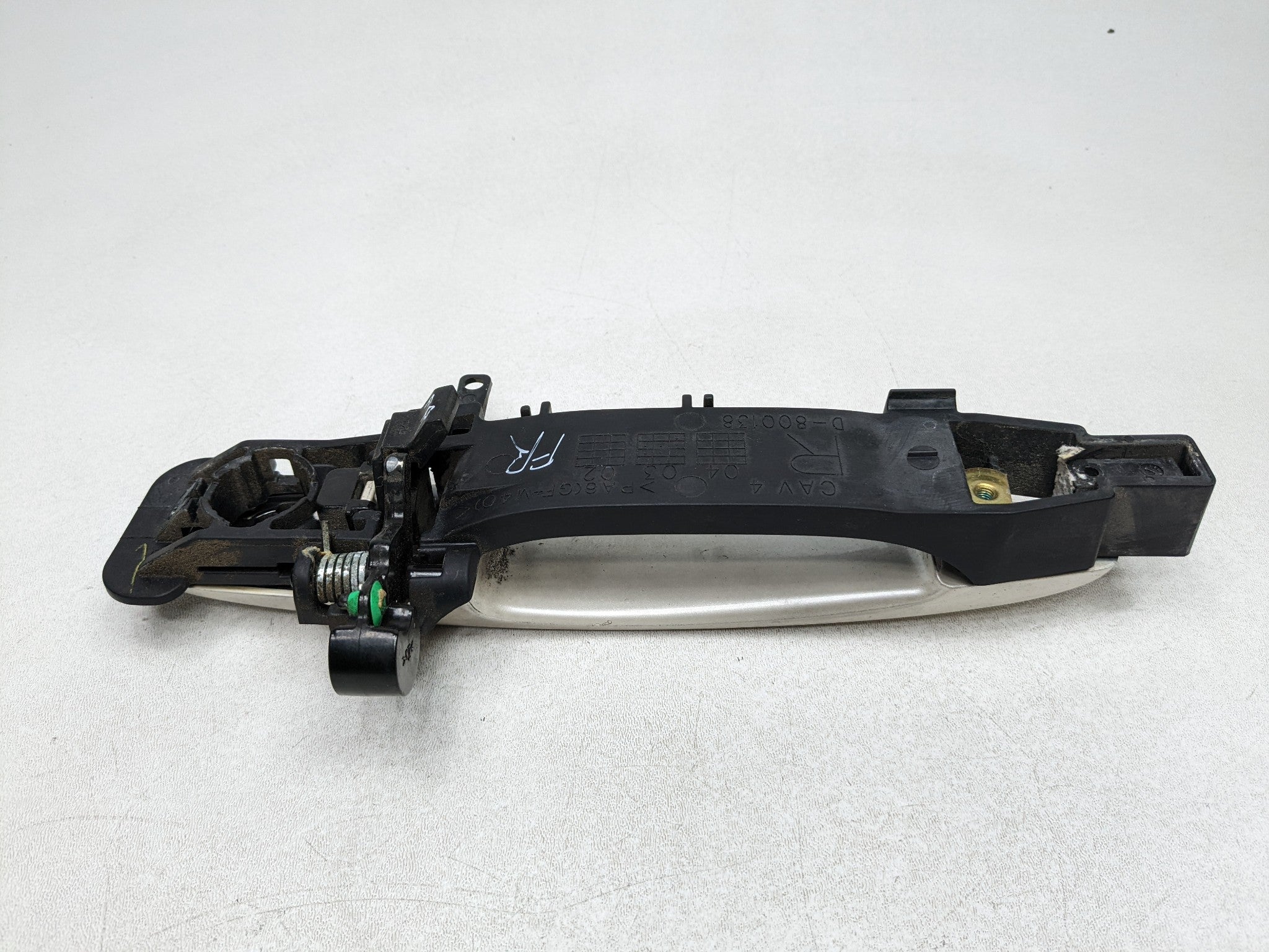 2004 - 2009 CADILLAC SRX OEM EXTERIOR DOOR HANDLE FRONT RIGHT PASSENGER SIDE